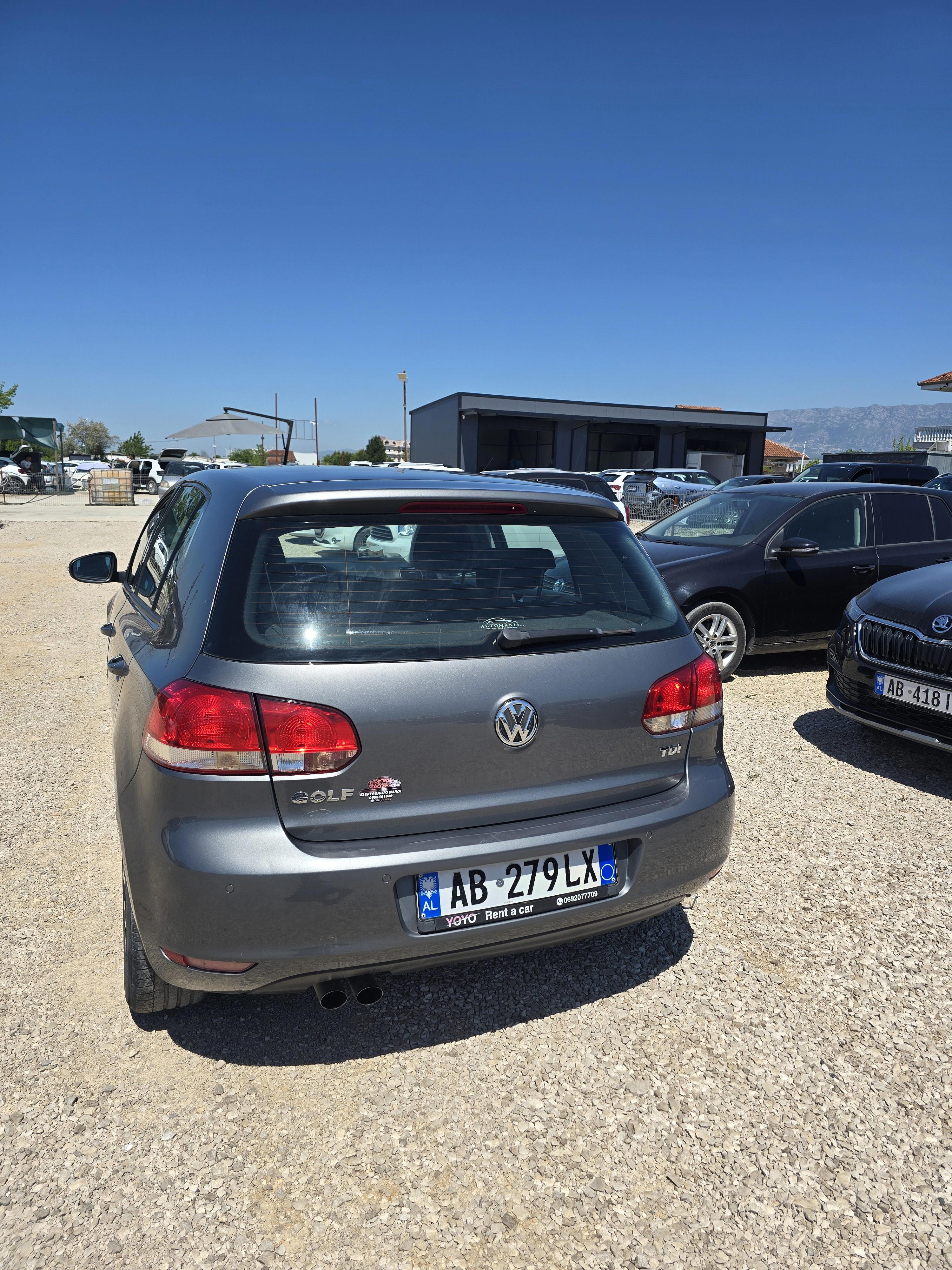 Volkswagen Golf - side view