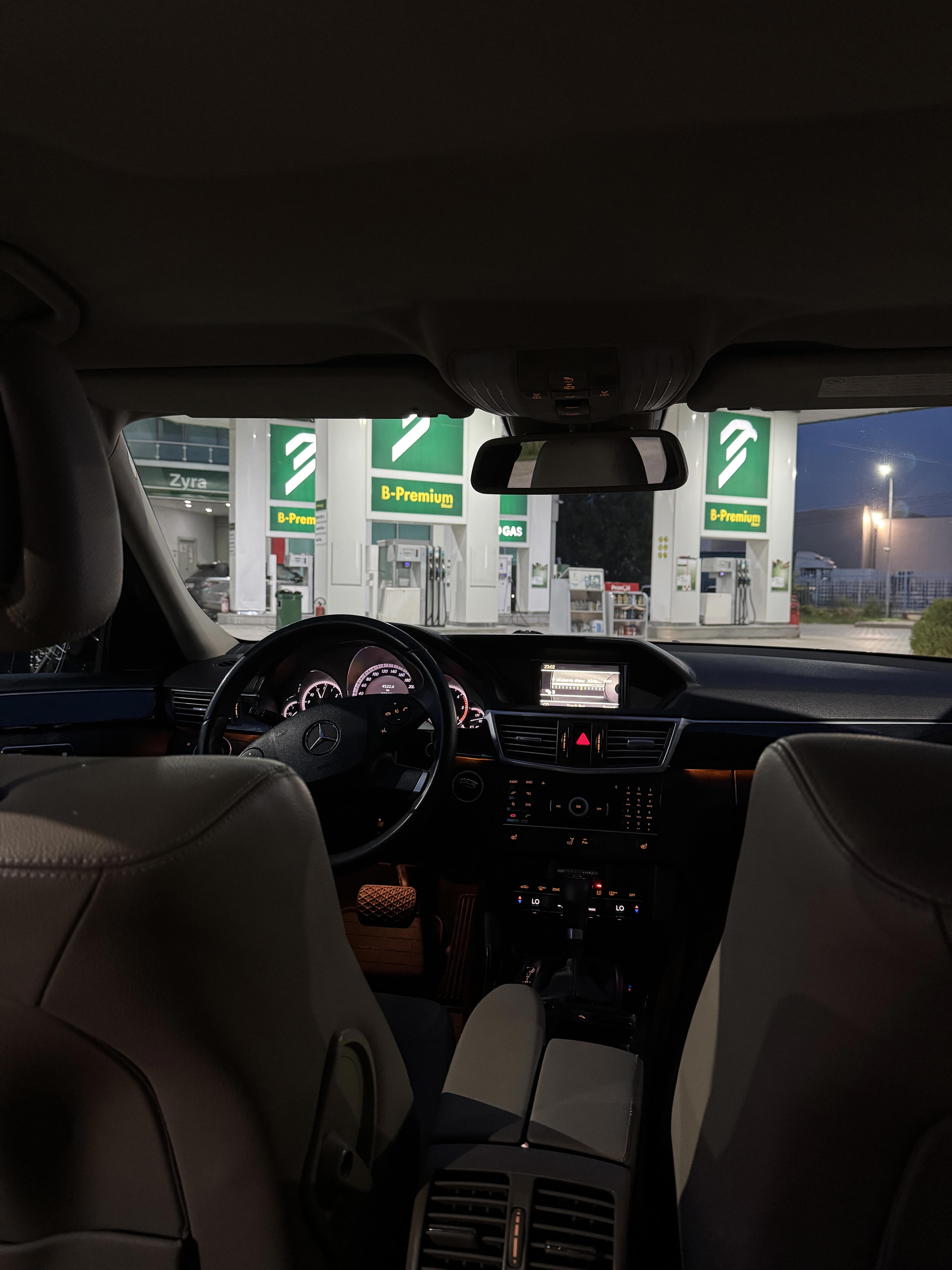 Mercedes-Benz E-Class - photo 4