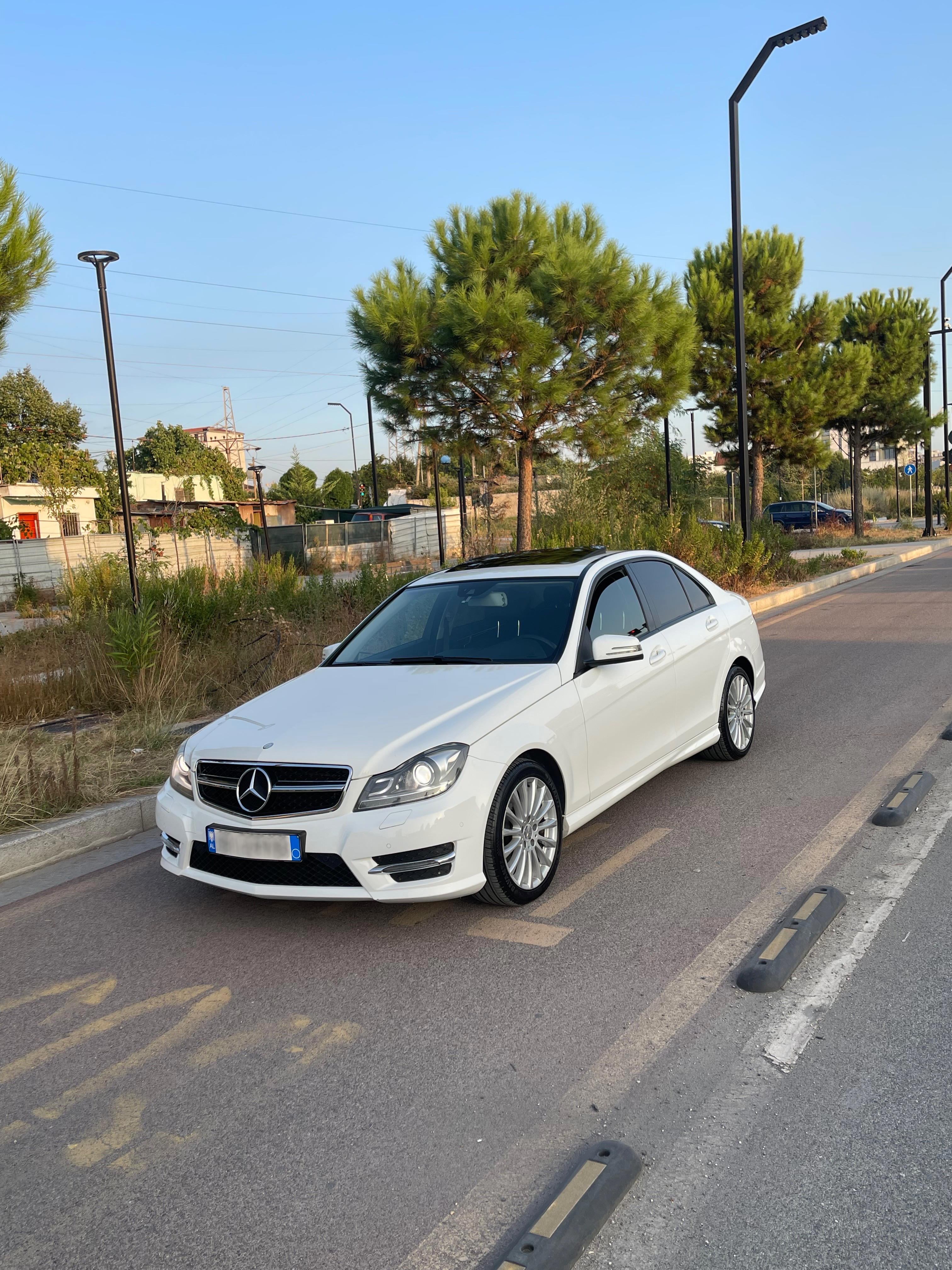 Mercedes-Benz C-Class - side view