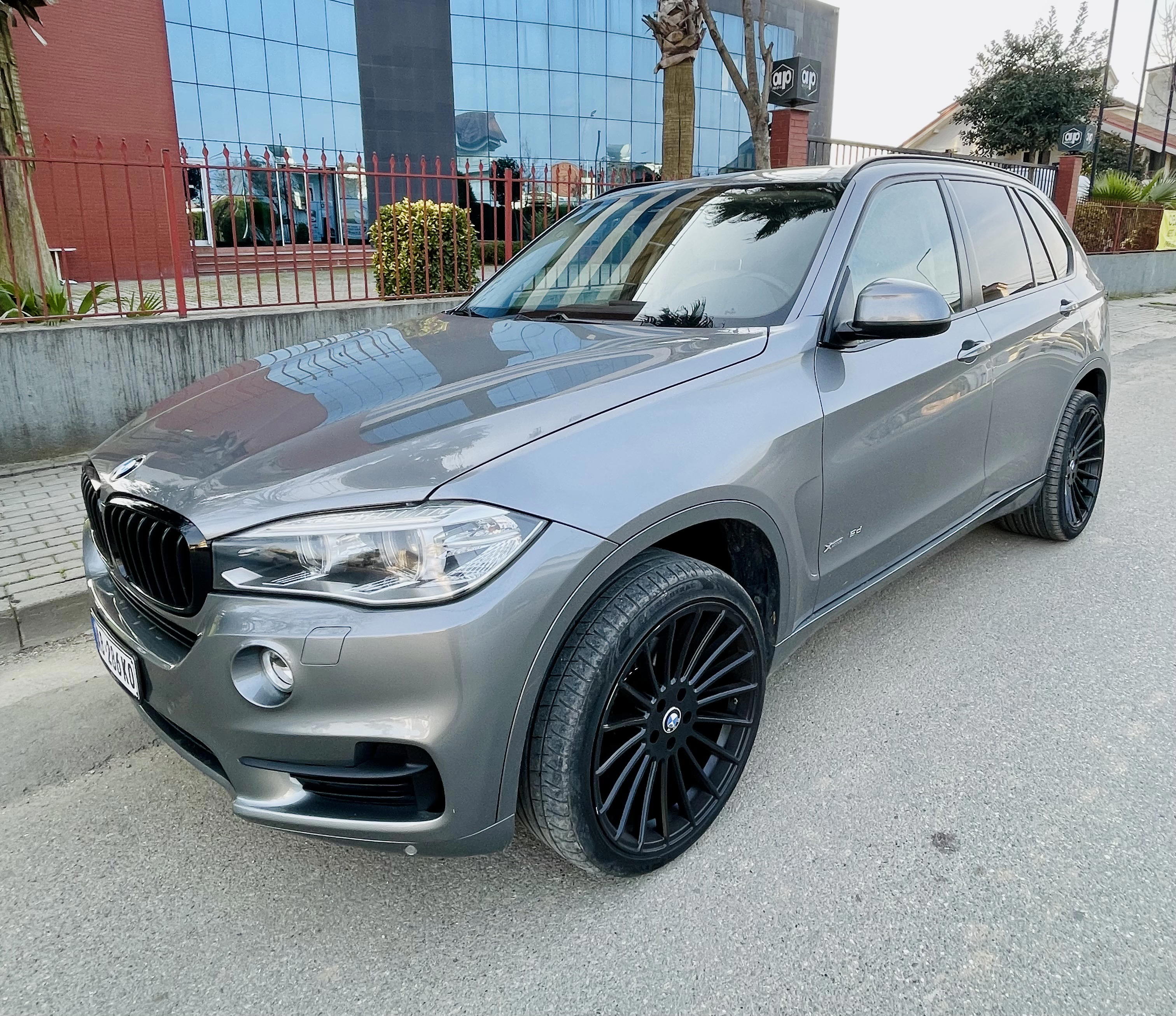 BMW X5 - side view