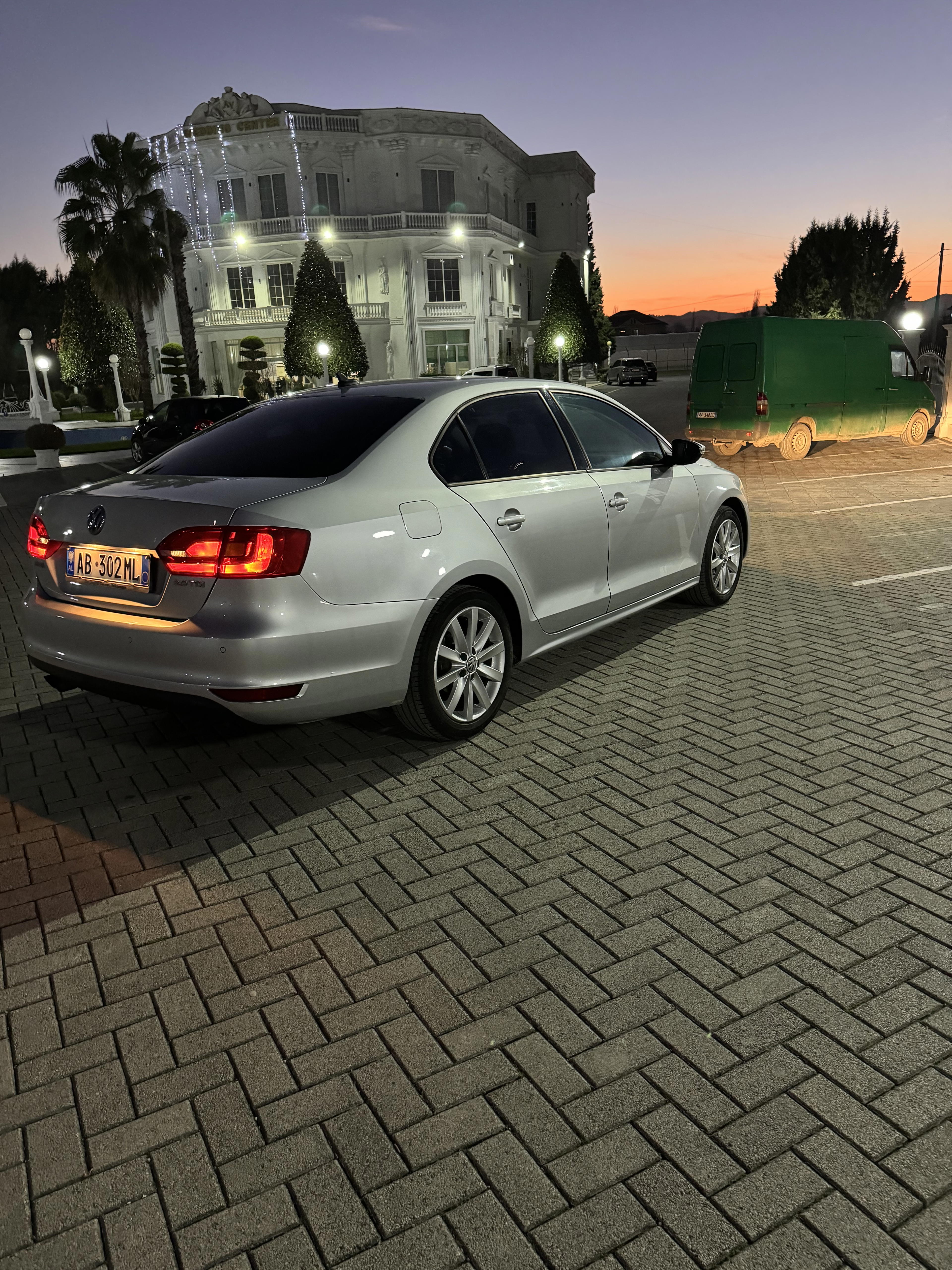 Volkswagen Jetta - main photo