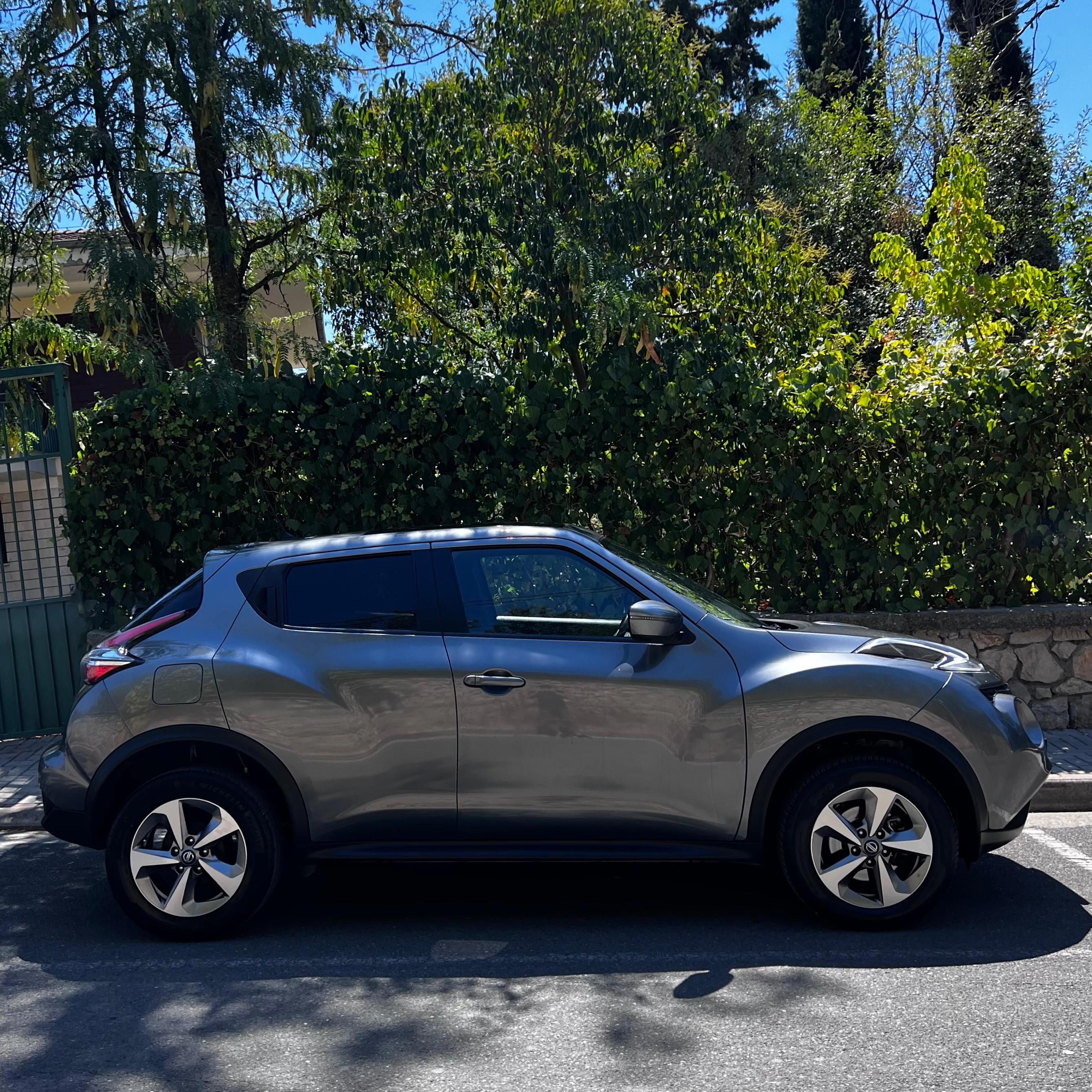 Nissan JUKE - side view