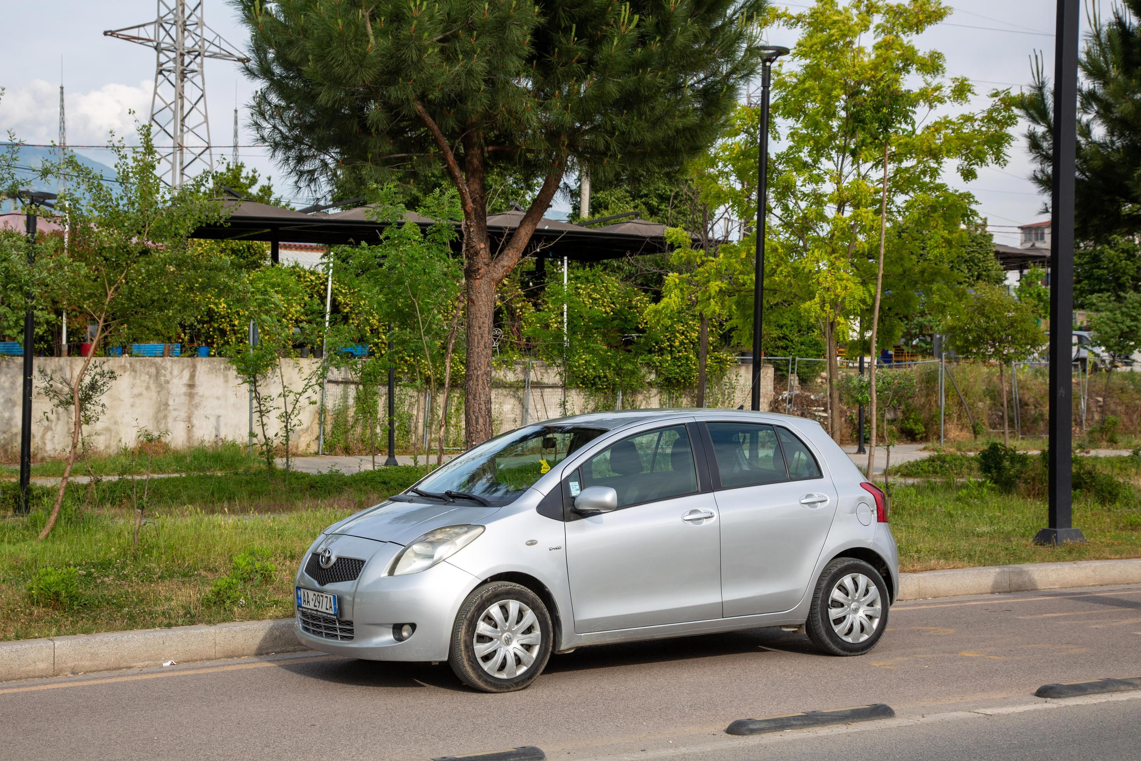 Toyota Yaris - side view