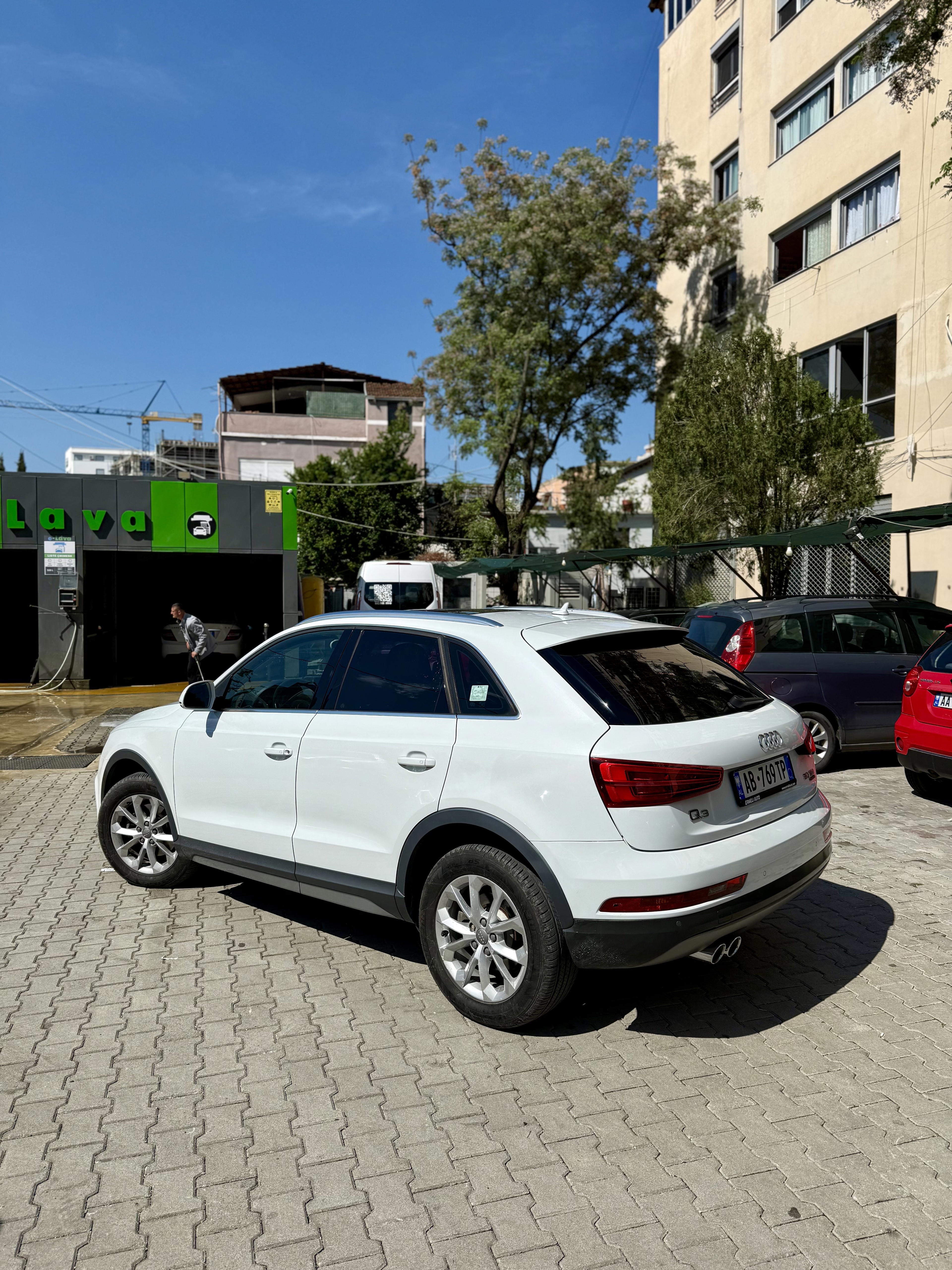 Audi Q3 - side view