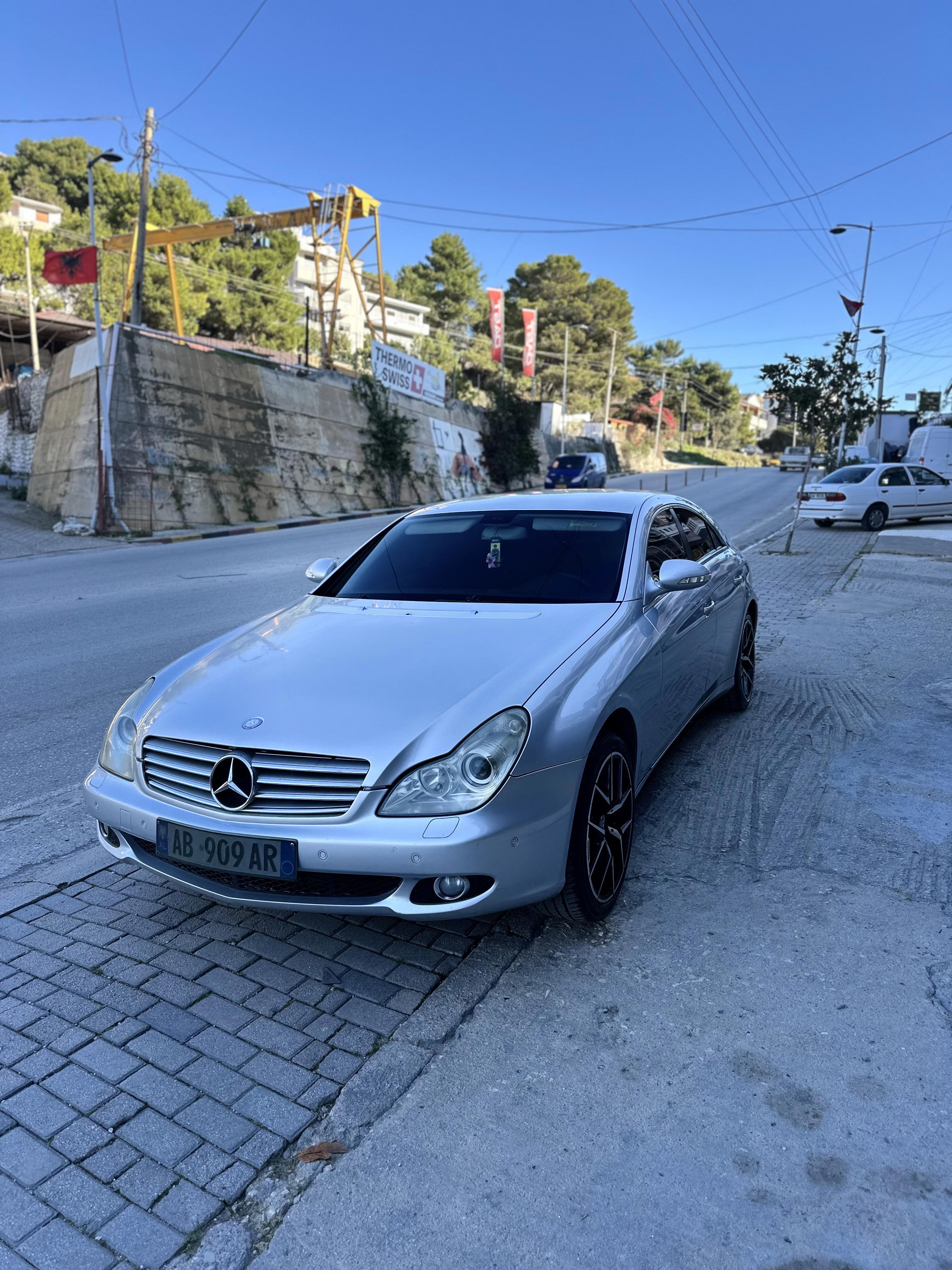 Mercedes-Benz CLS - main photo