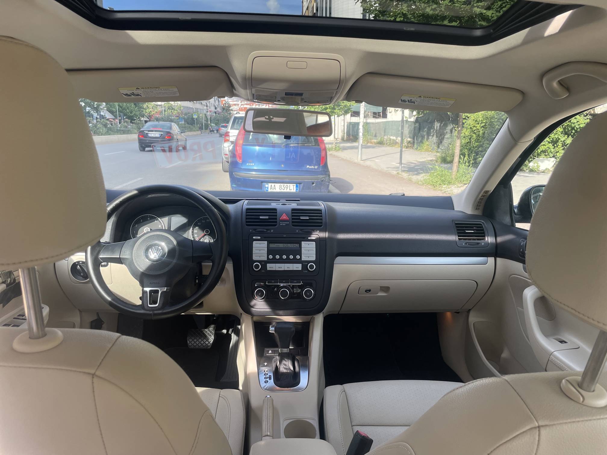 Volkswagen Jetta - main photo