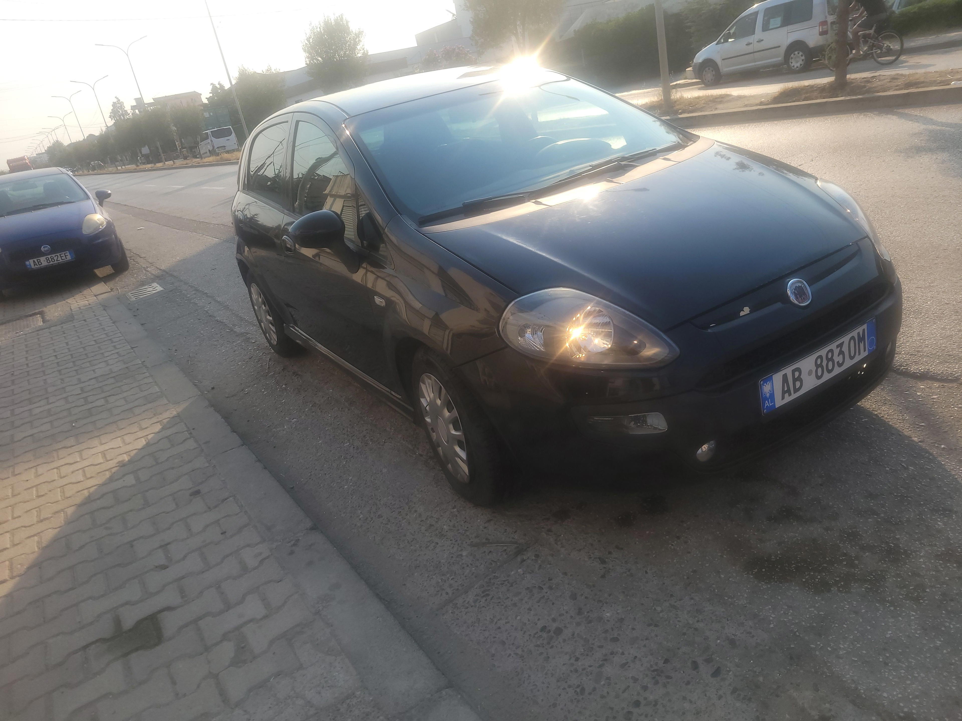 FIAT Grande Punto - side view
