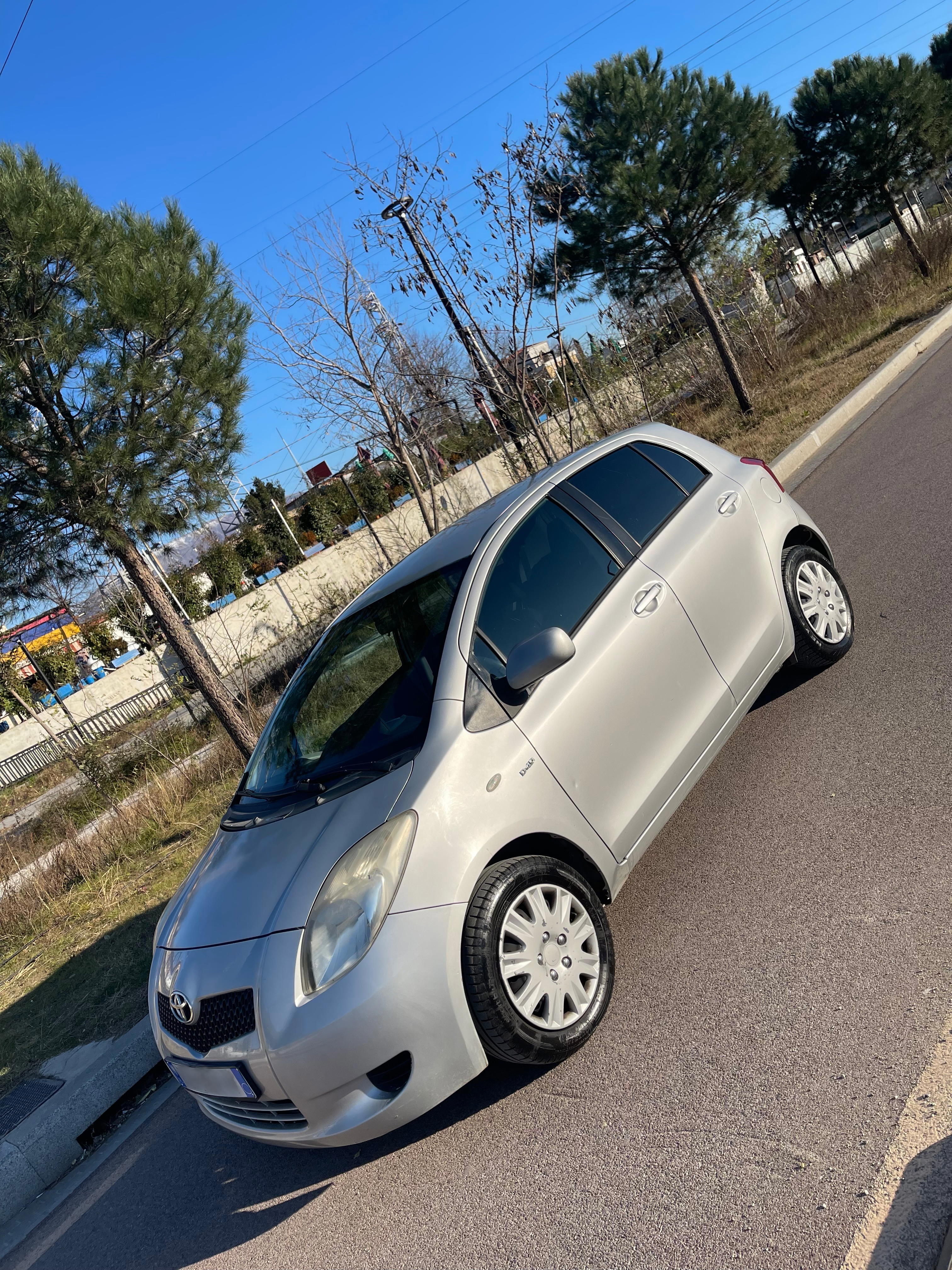 Toyota Yaris - main photo