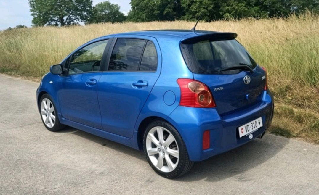 Toyota Yaris - side view
