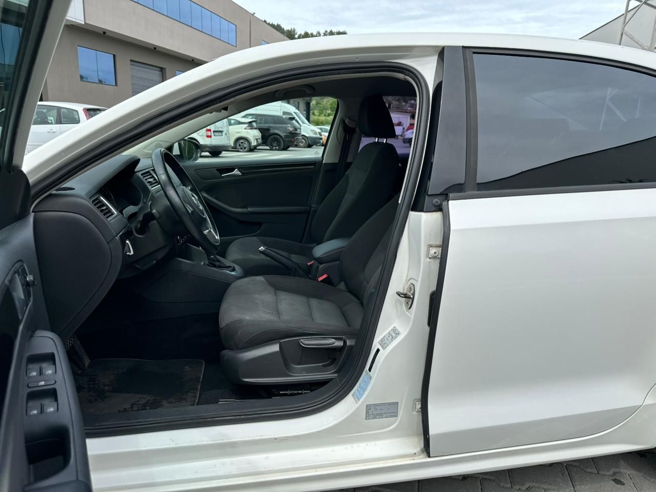 Volkswagen Jetta - photo 4