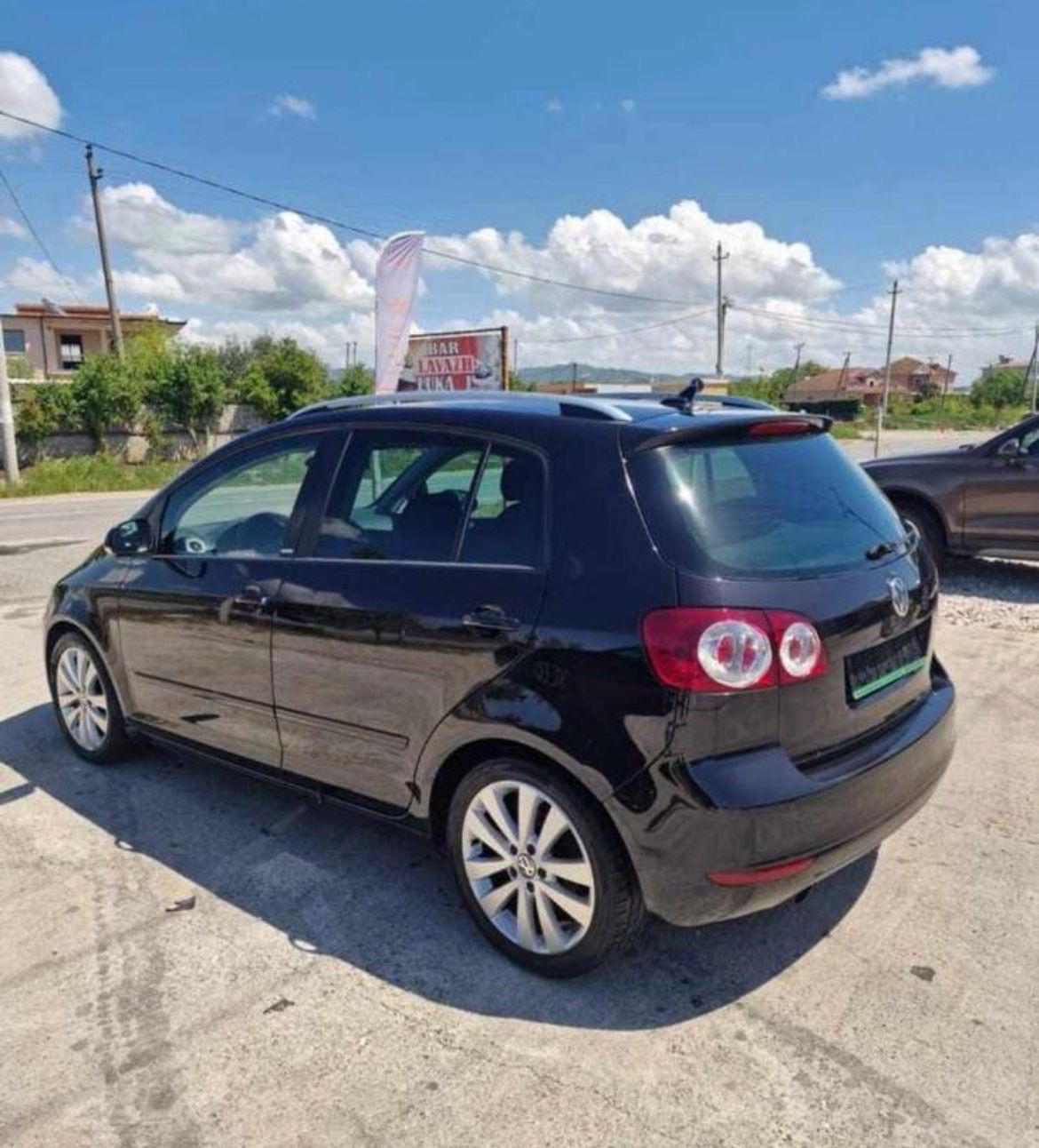 Volkswagen Golf Plus - side view