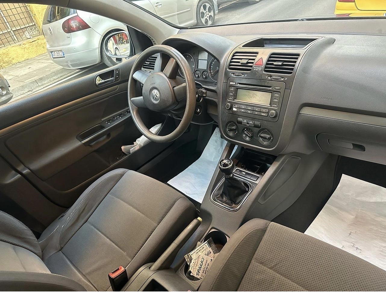 Volkswagen Golf - side view