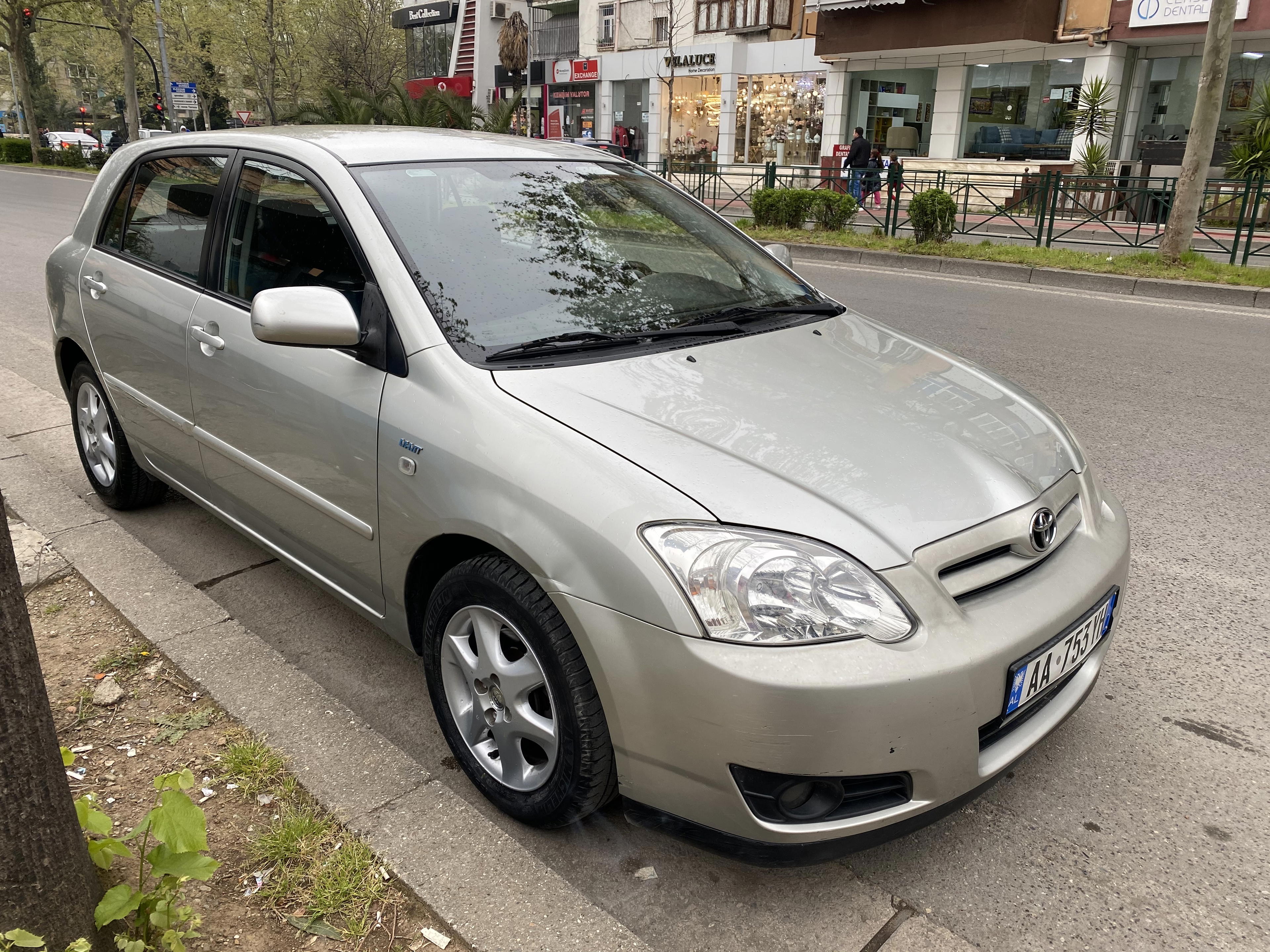 Toyota Corolla - side view