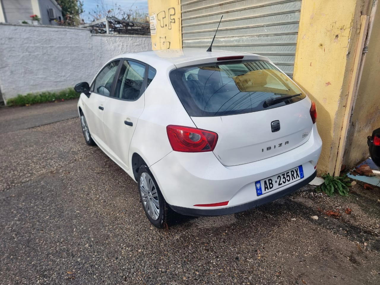 Seat Ibiza - side view