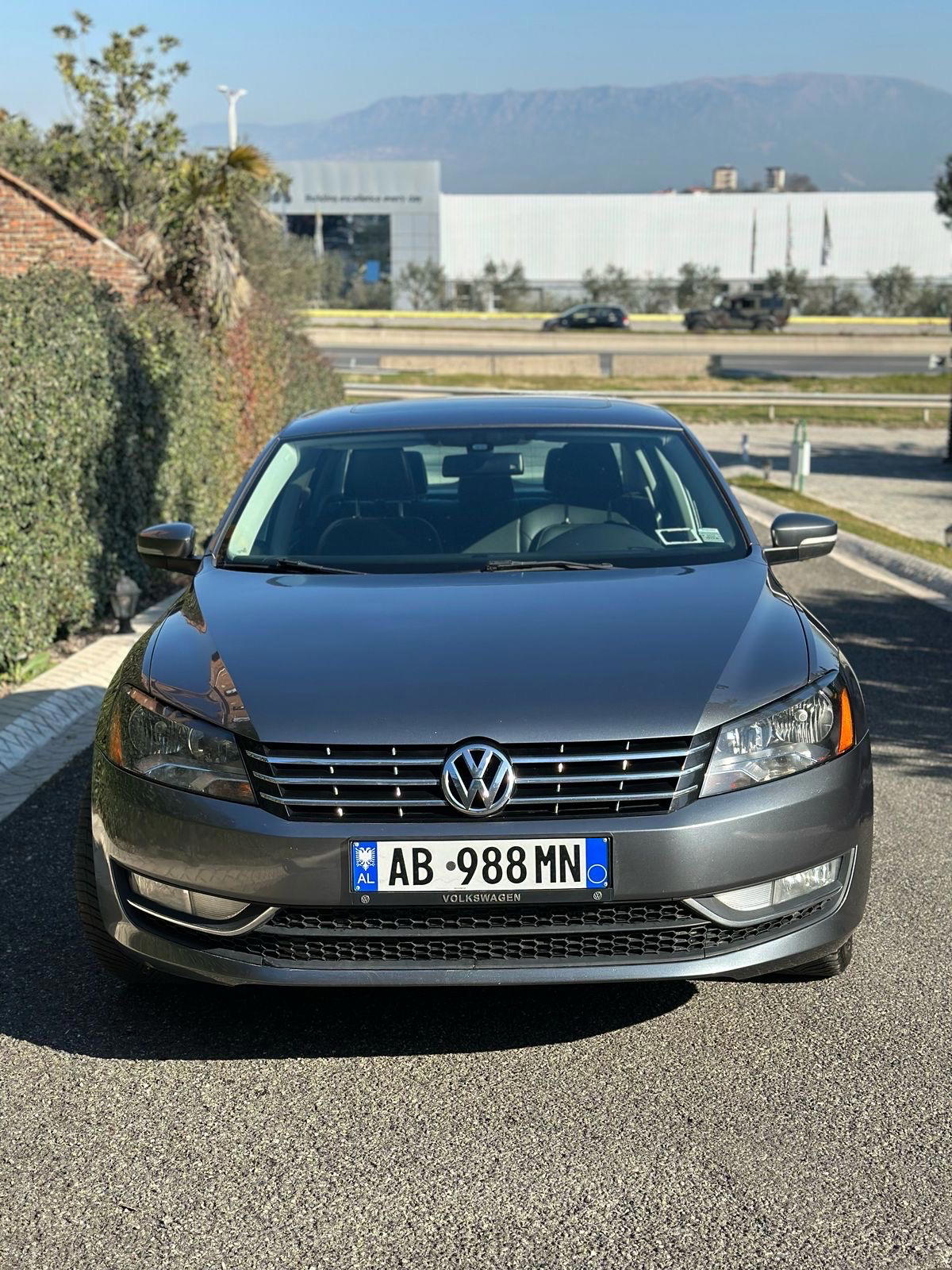 Volkswagen Passat - side view