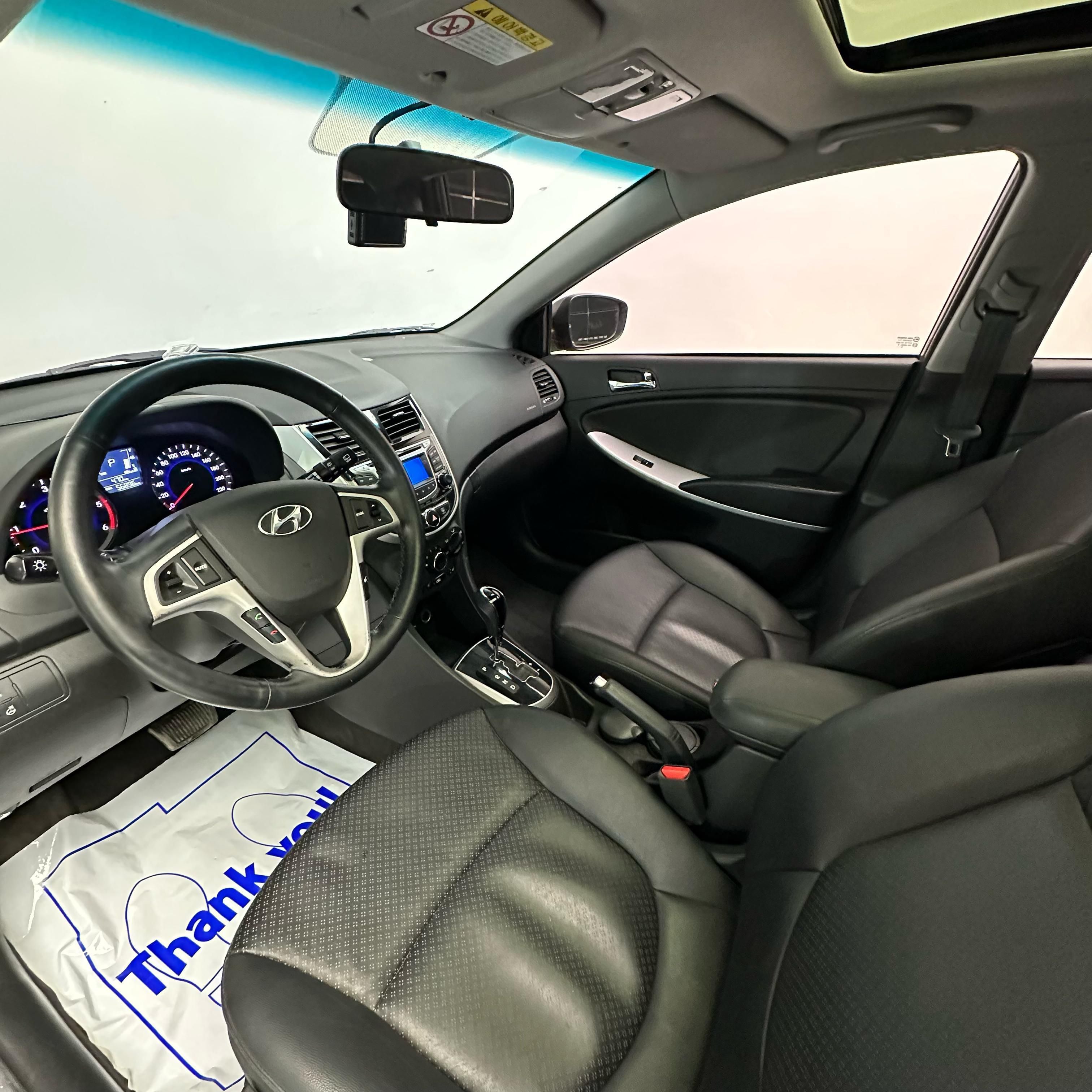 Hyundai Accent - photo 3