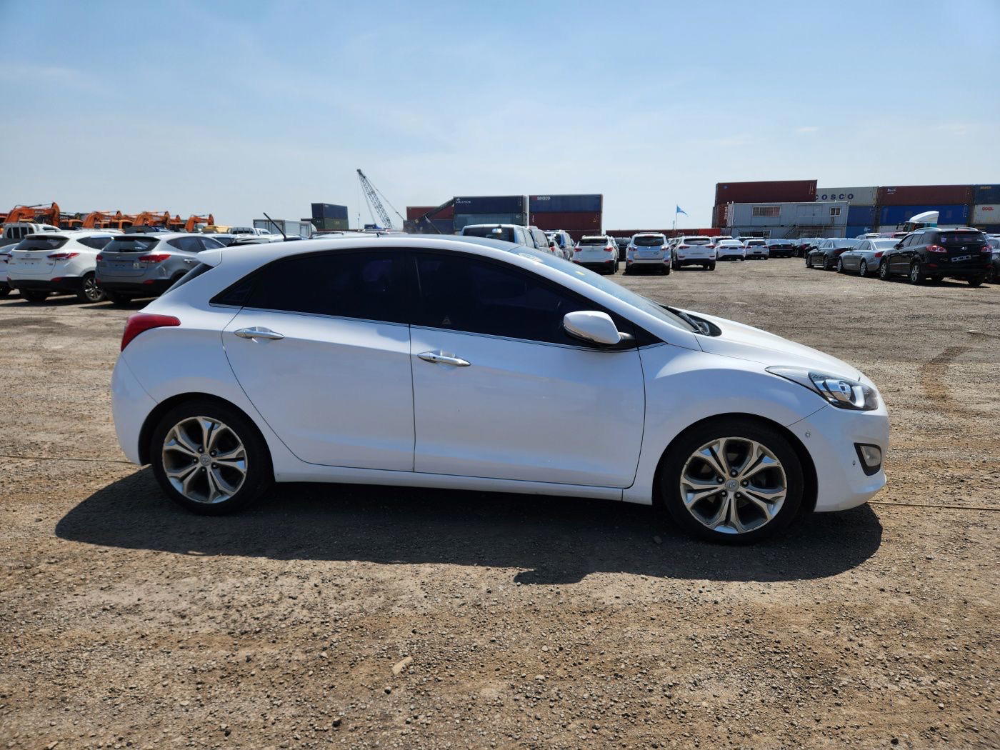 Hyundai I30 - side view