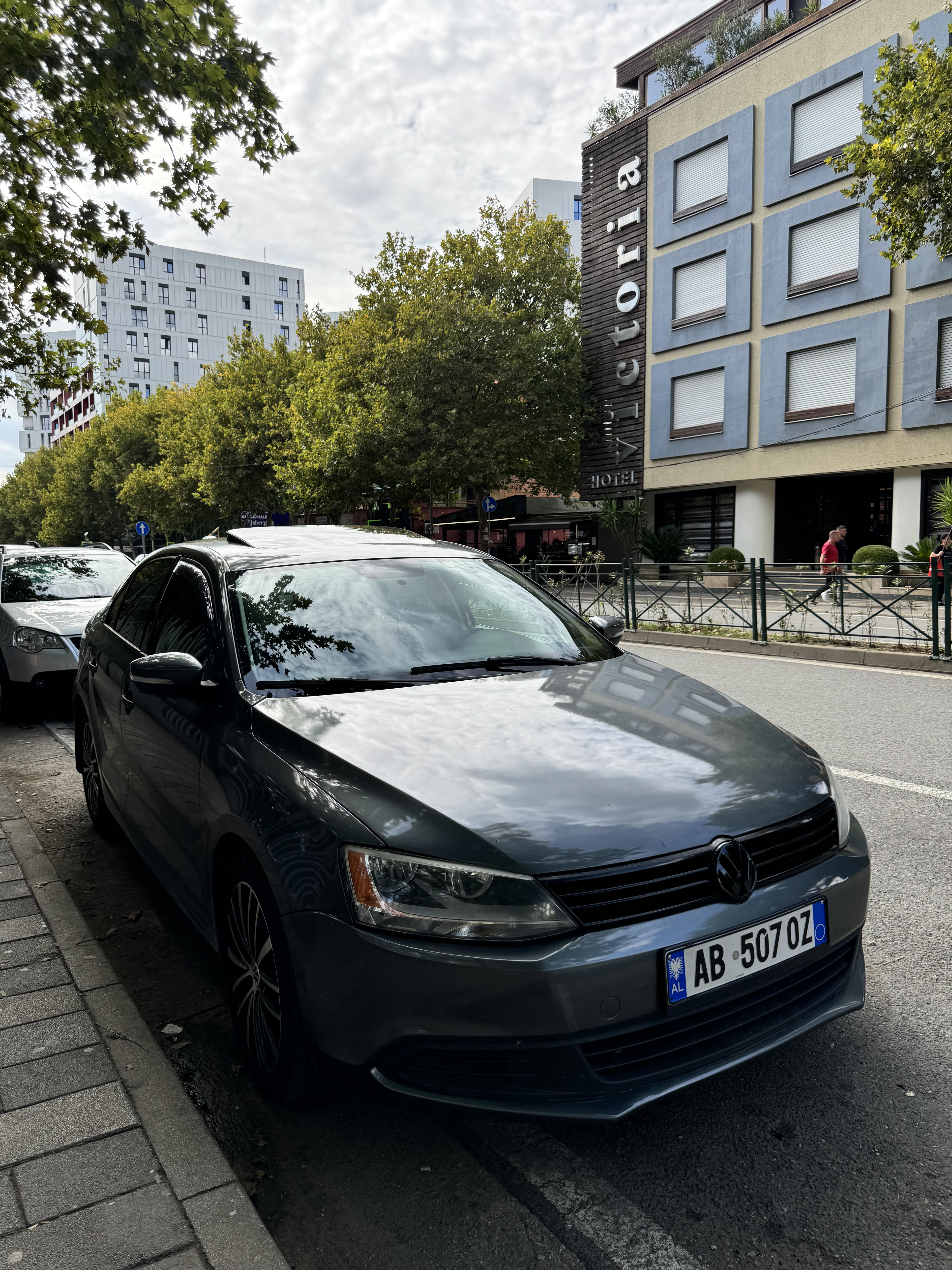 Volkswagen Jetta - side view