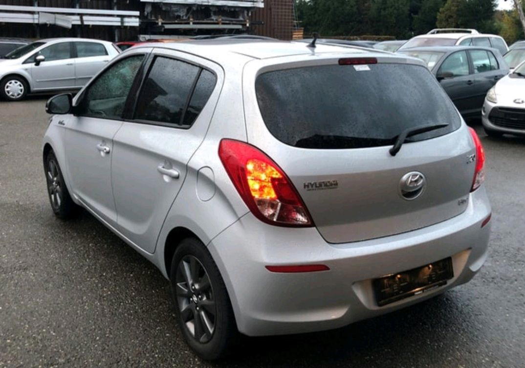 Hyundai Accent - photo 4