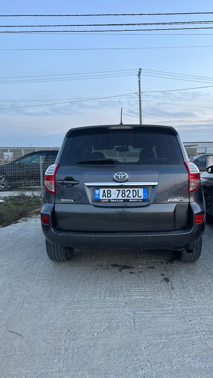 Toyota RAV4 - photo 4