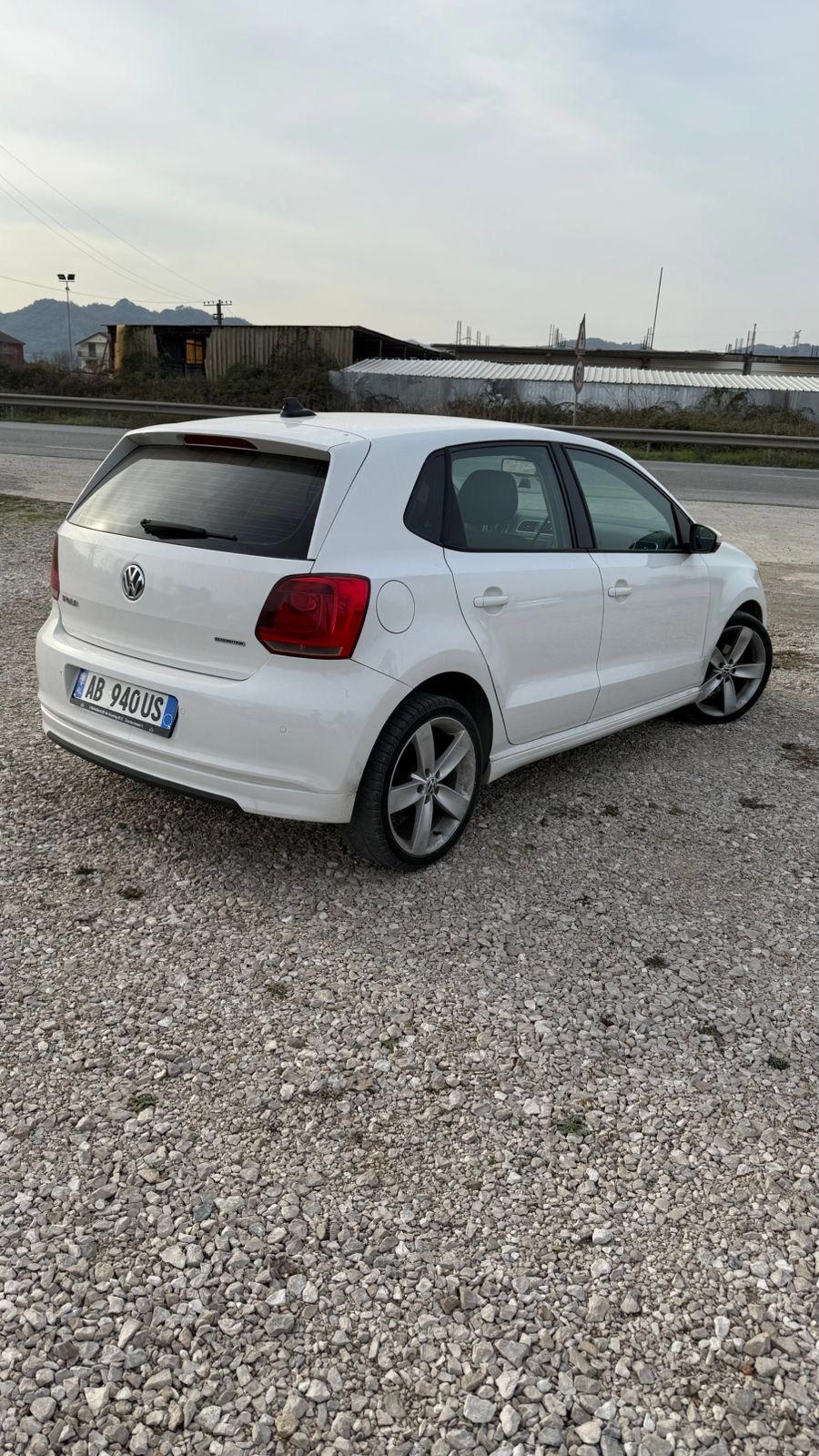 Volkswagen Polo - side view