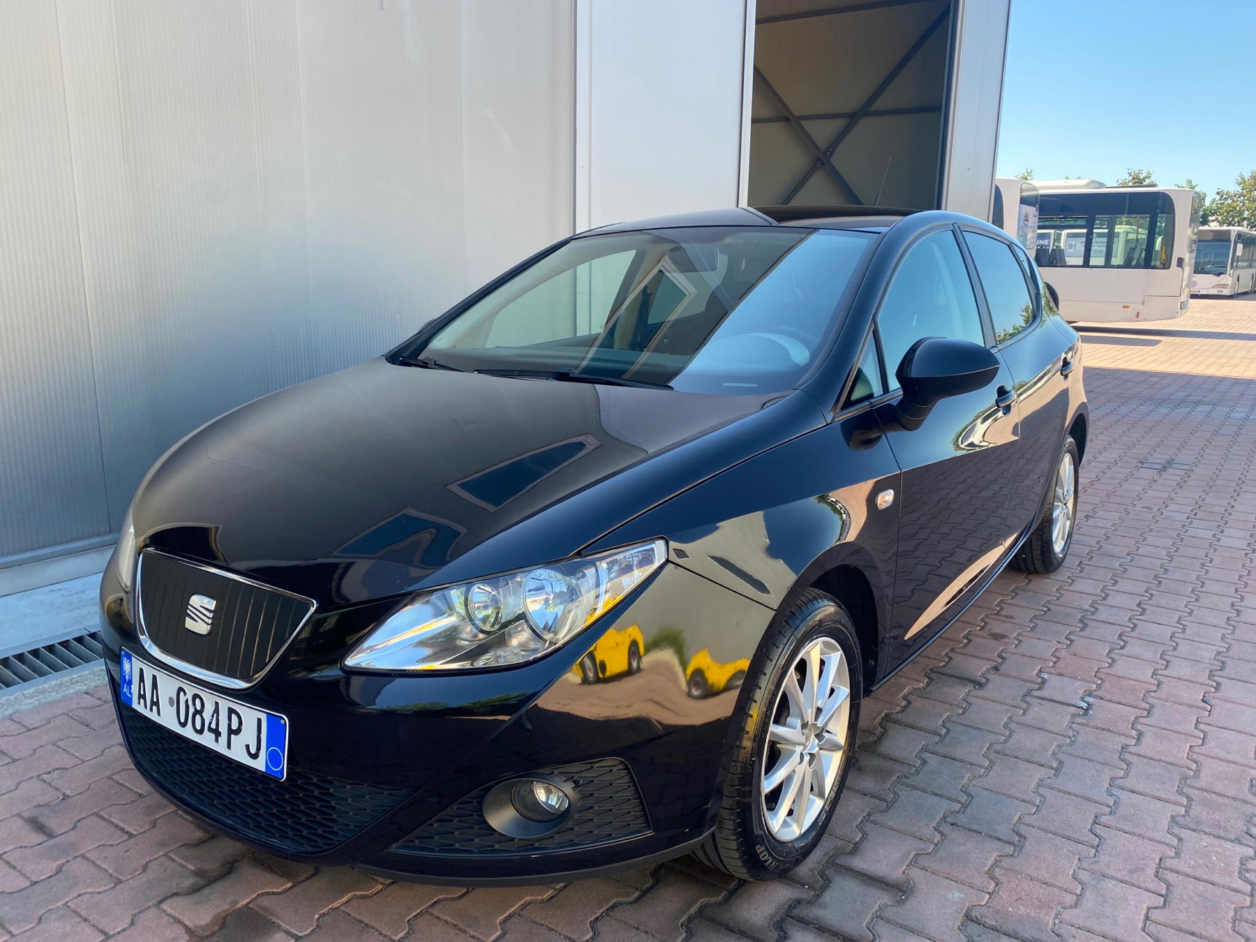 Seat Ibiza - side view