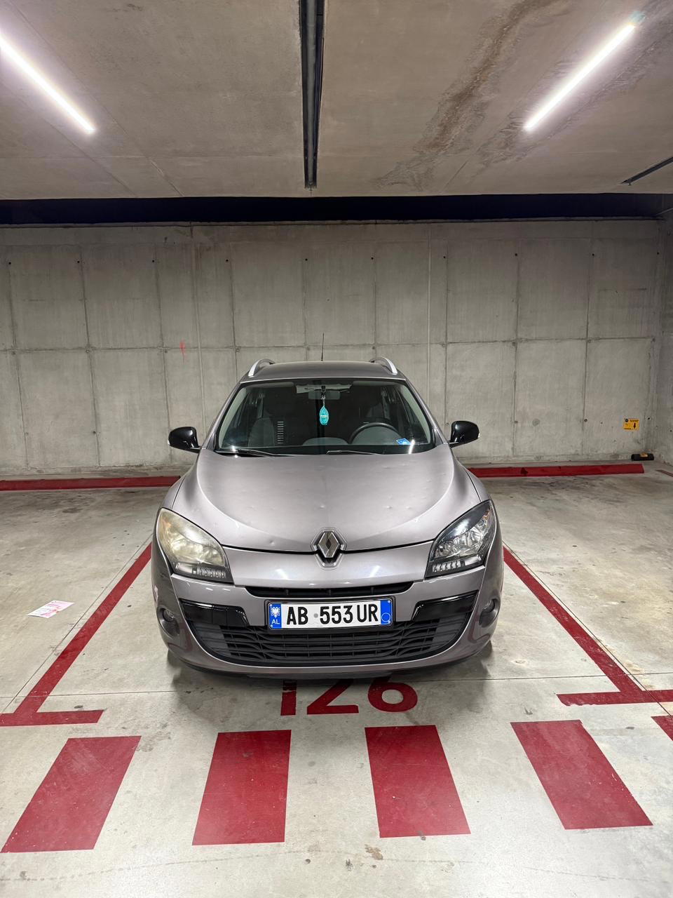 Renault Megane - side view