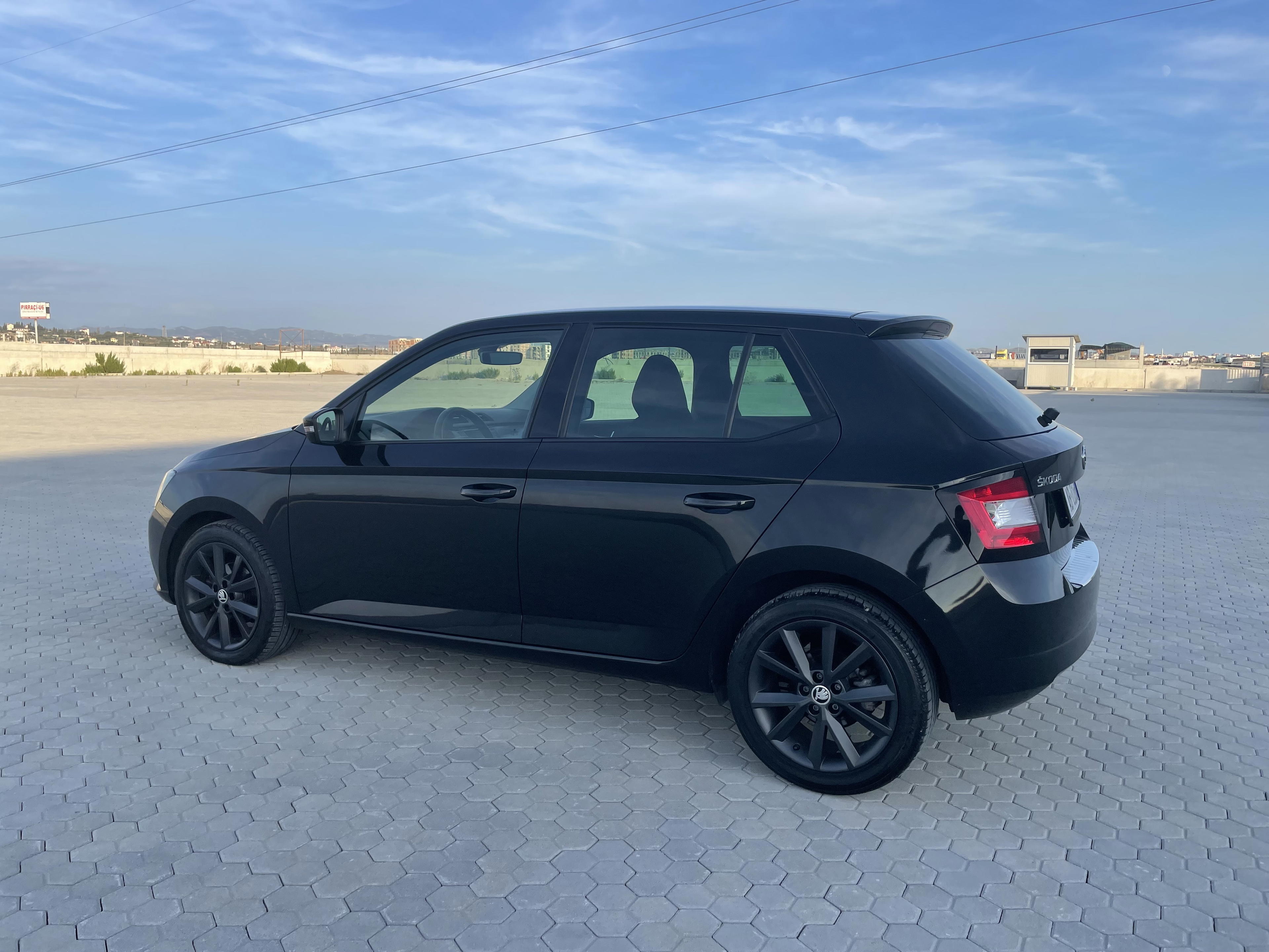 Skoda Fabia - side view