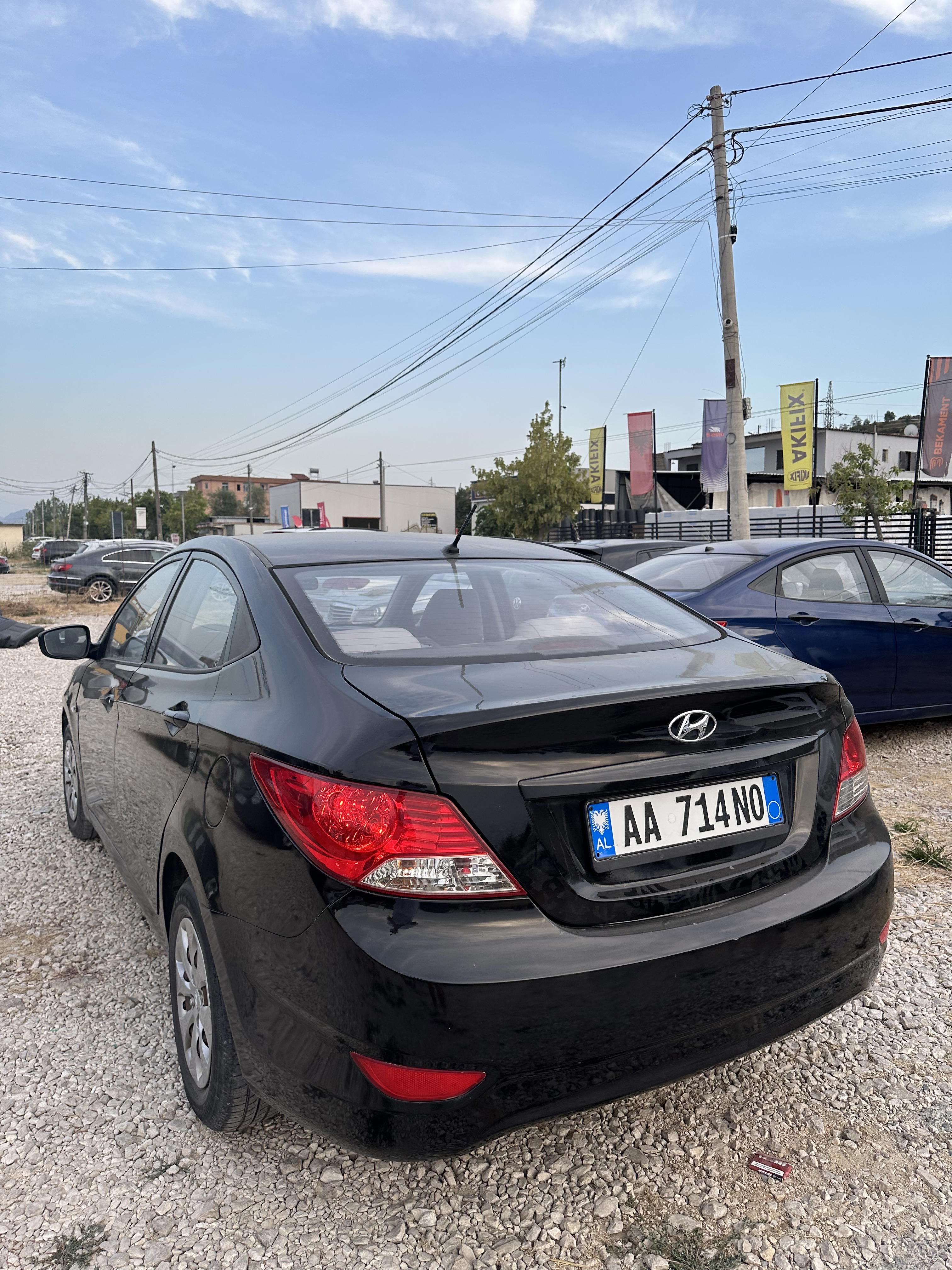 Hyundai Accent - photo 3