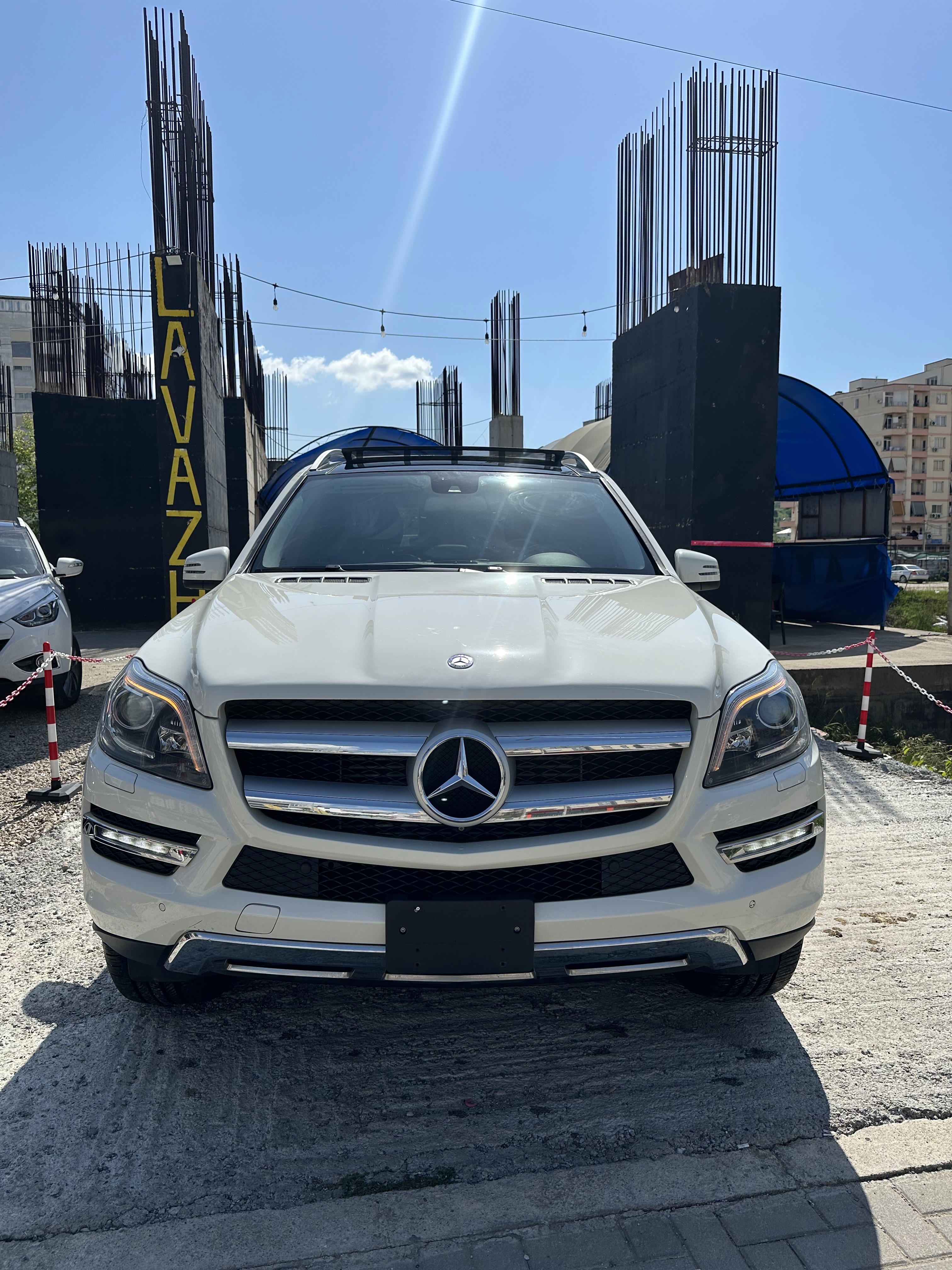 Mercedes-Benz GL-Class - side view