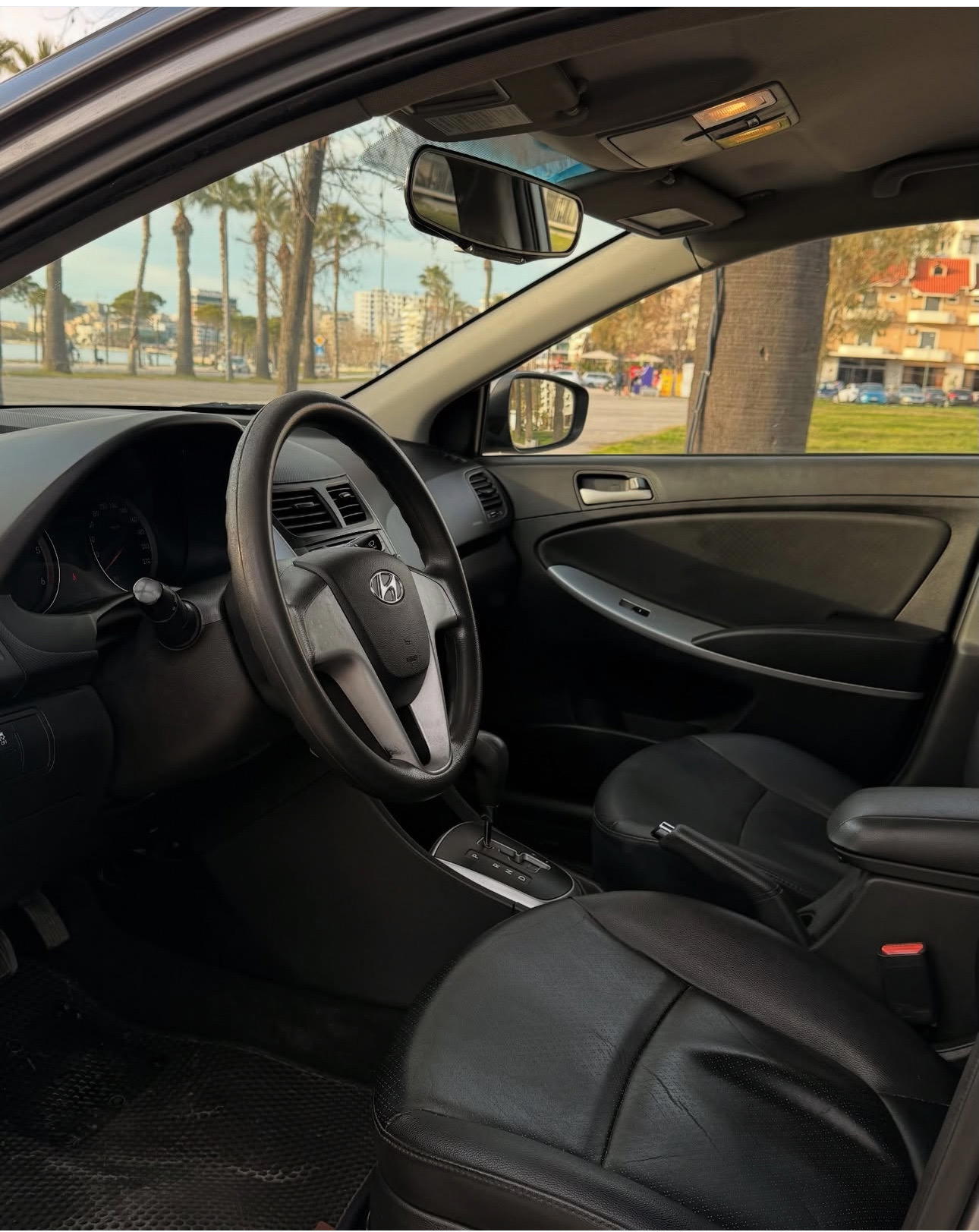 Hyundai Accent - side view