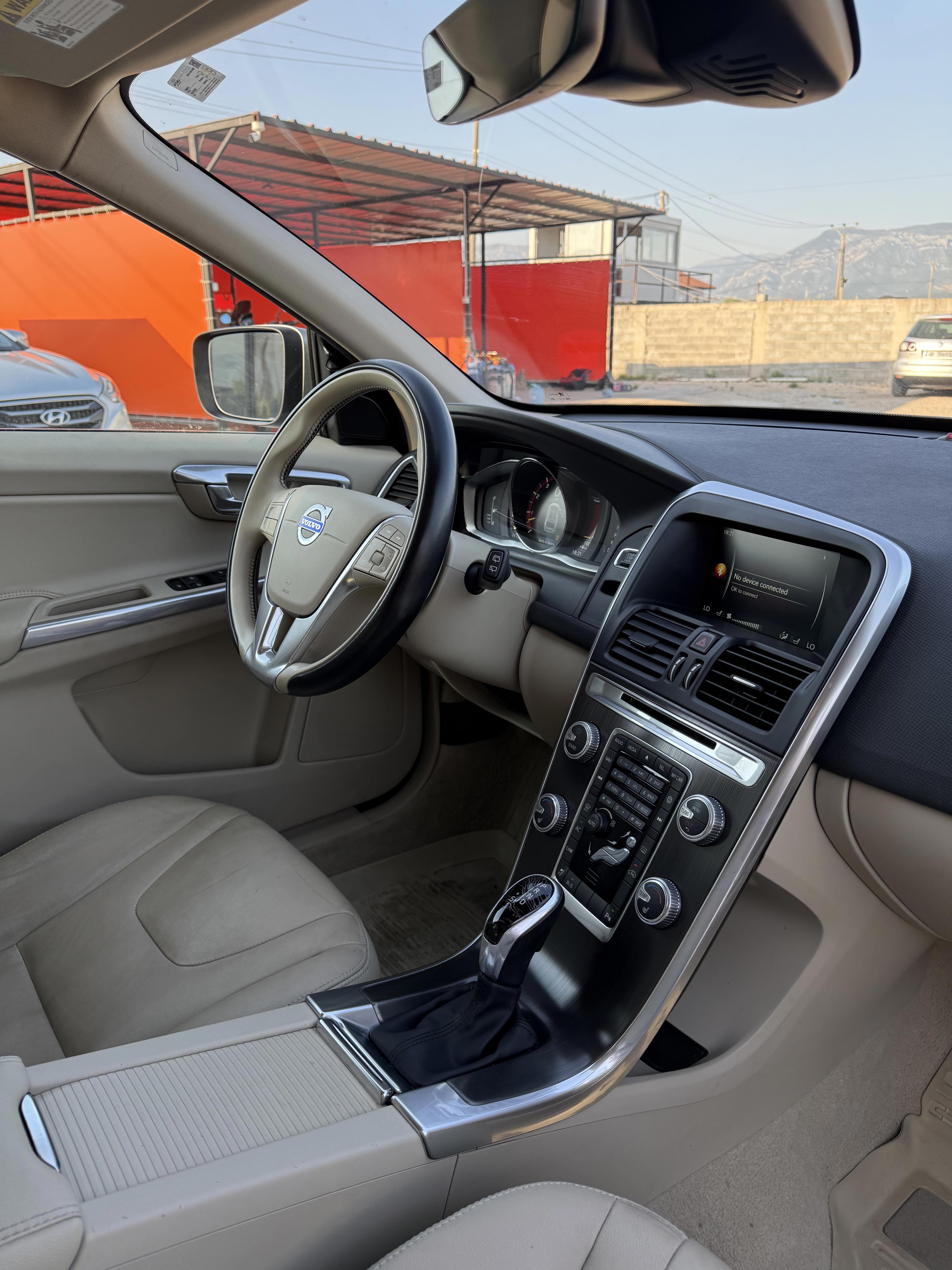 Volvo XC60 - photo 3