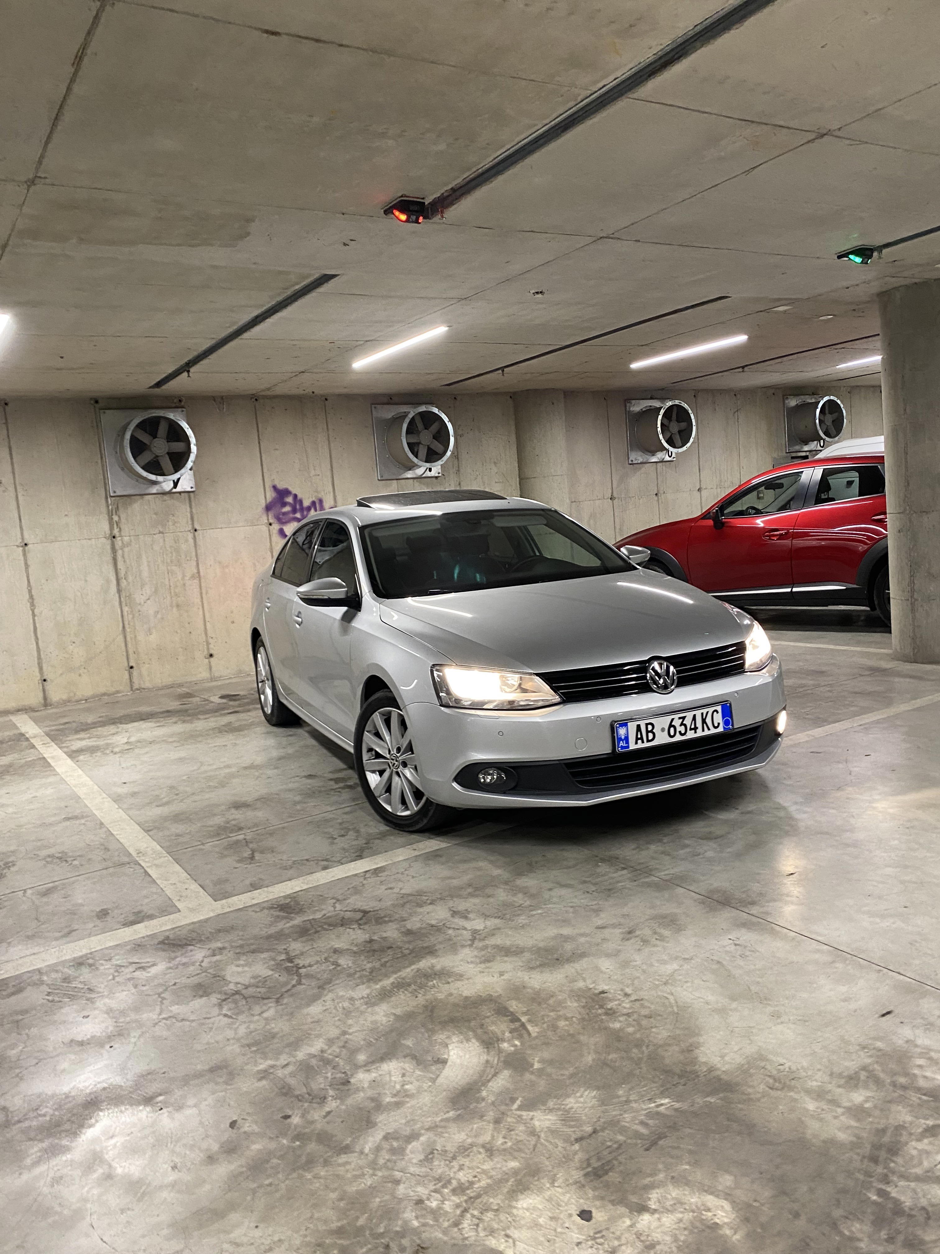 Volkswagen Jetta - main photo