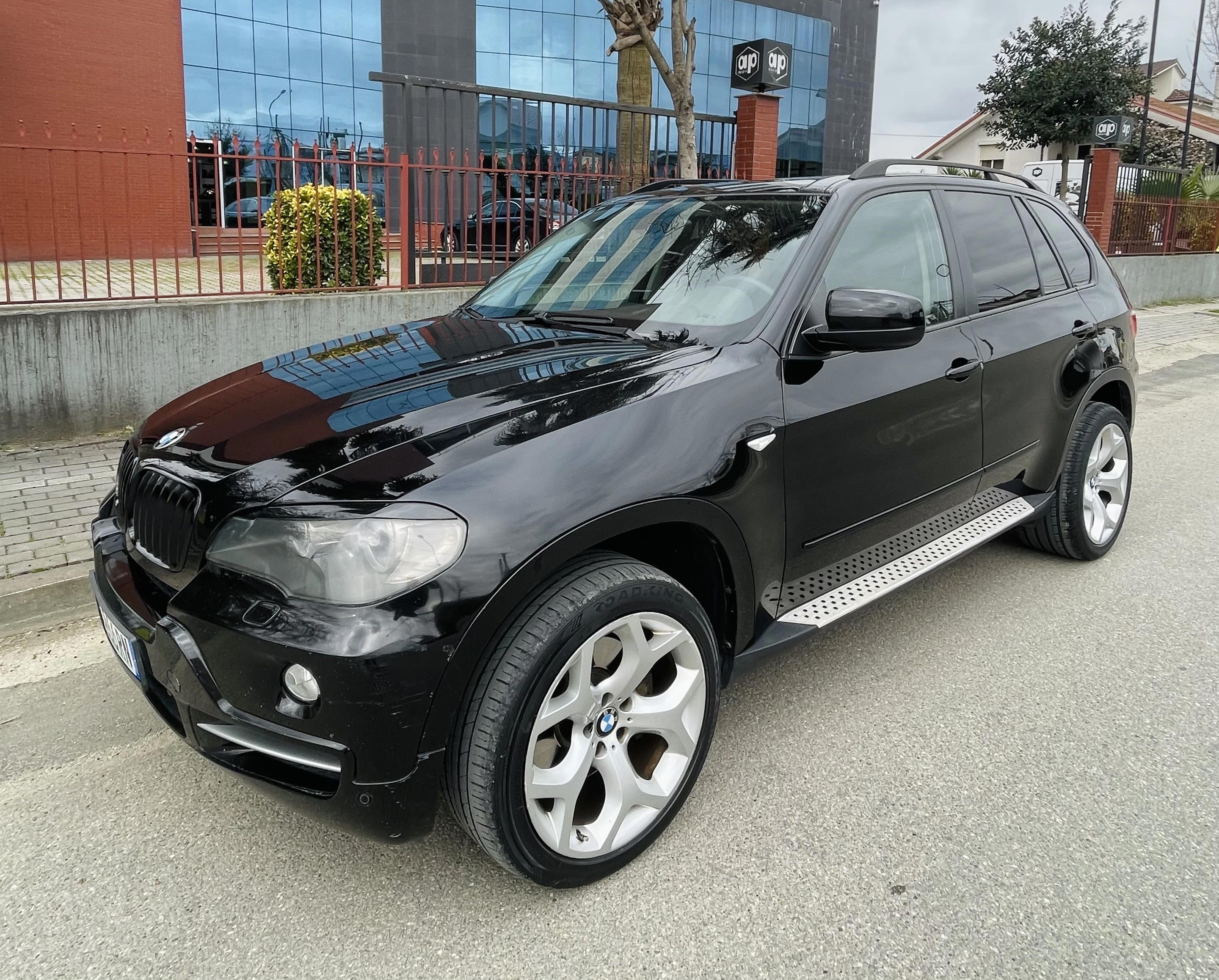 BMW X5 - side view