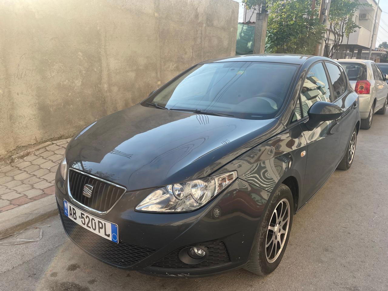 Seat Ibiza - side view
