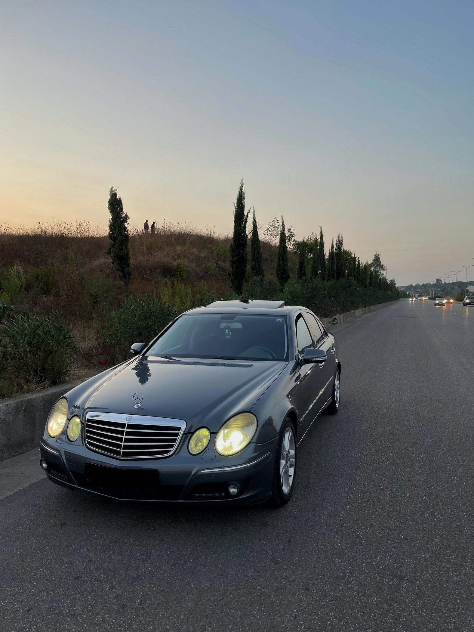 Mercedes-Benz E-Class - side view