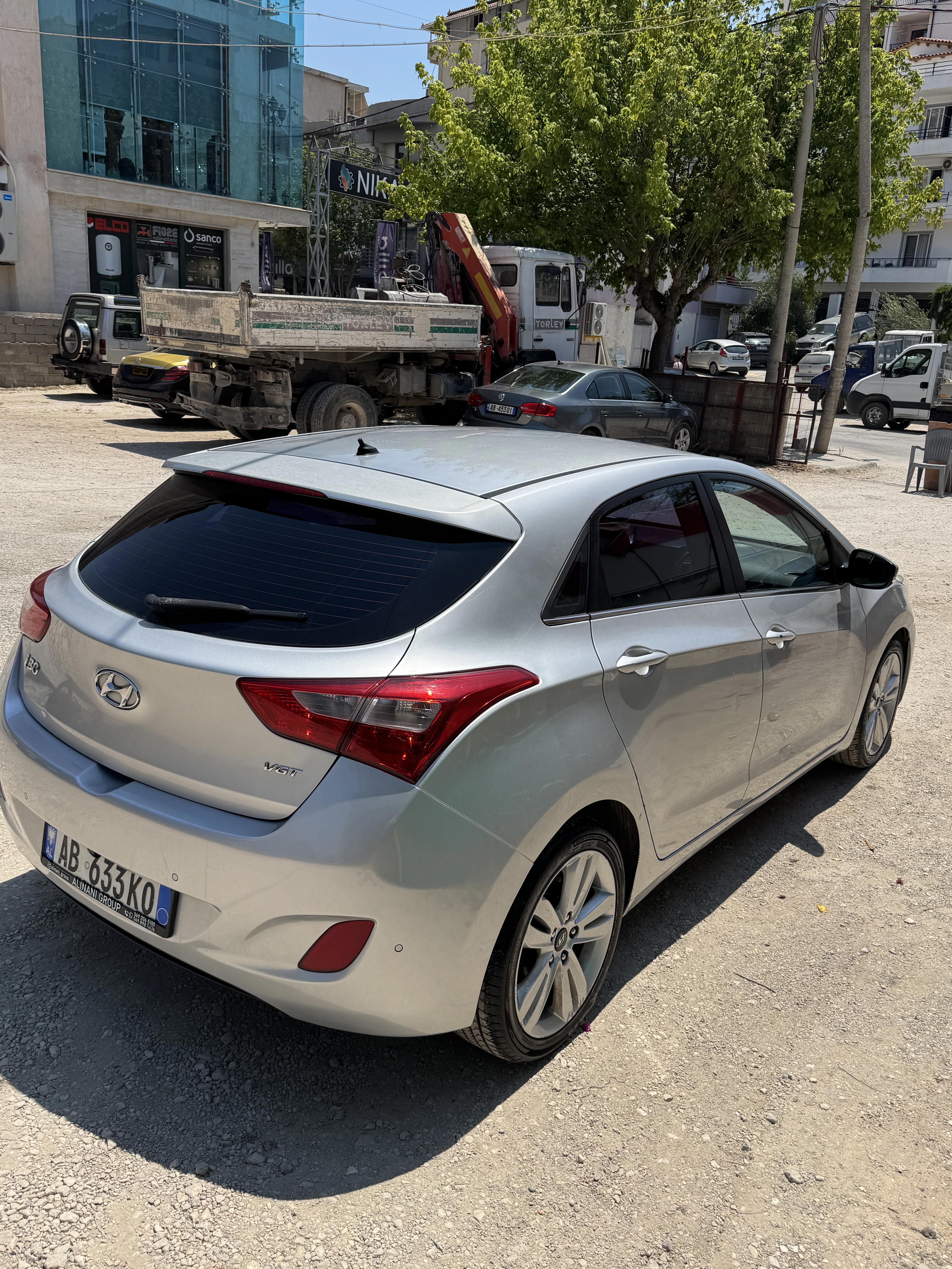 Hyundai I30 - side view
