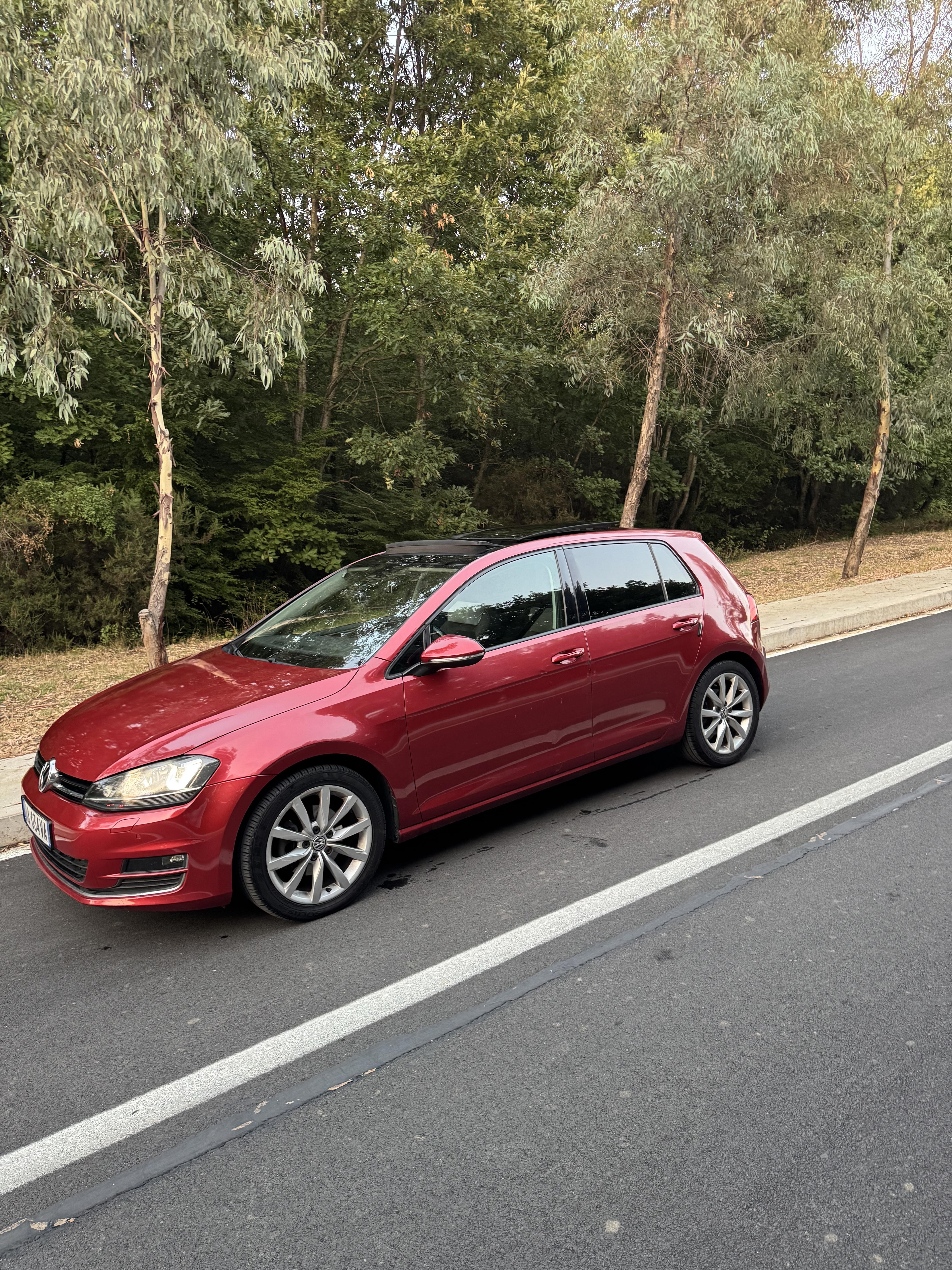 Volkswagen Golf - side view