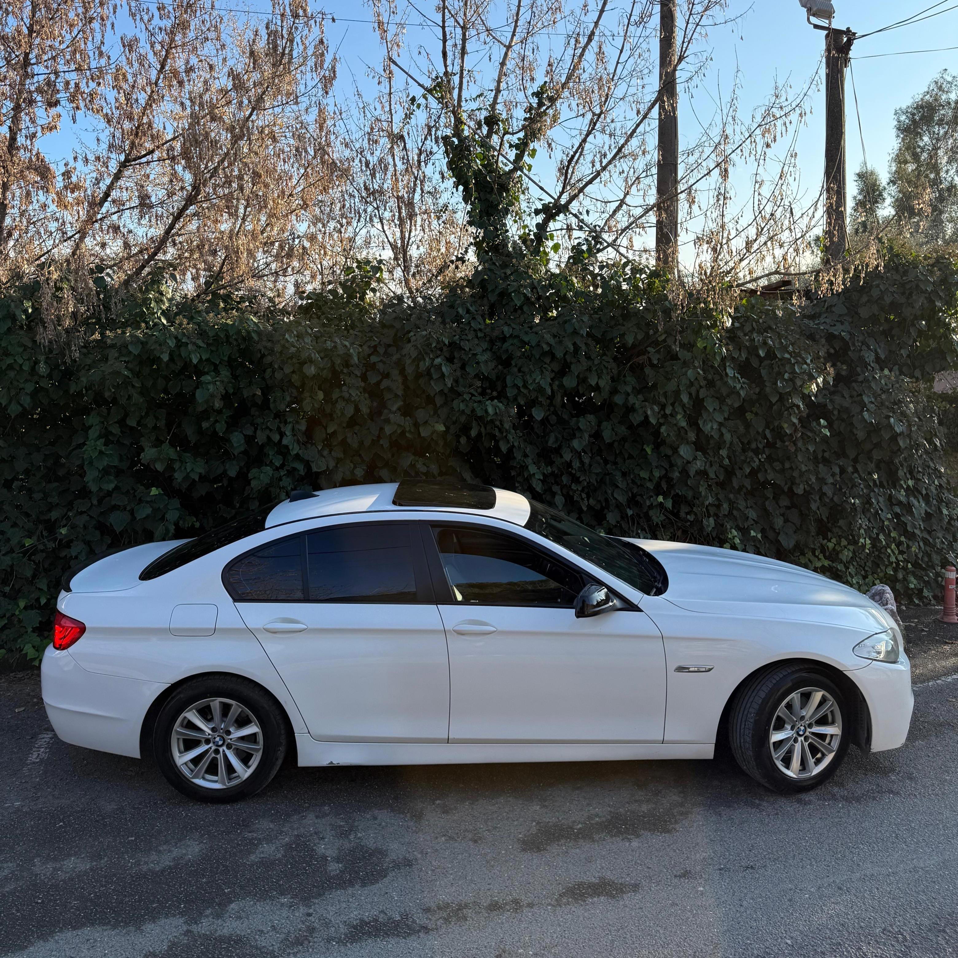 BMW 5 Series - side view