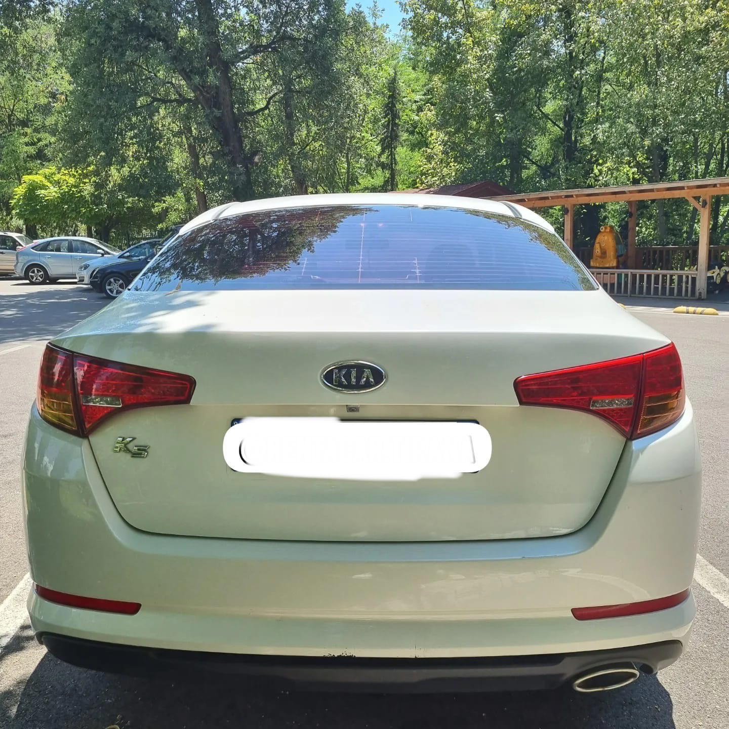 Kia K5 - side view