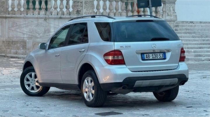 Mercedes-Benz ML Class - side view