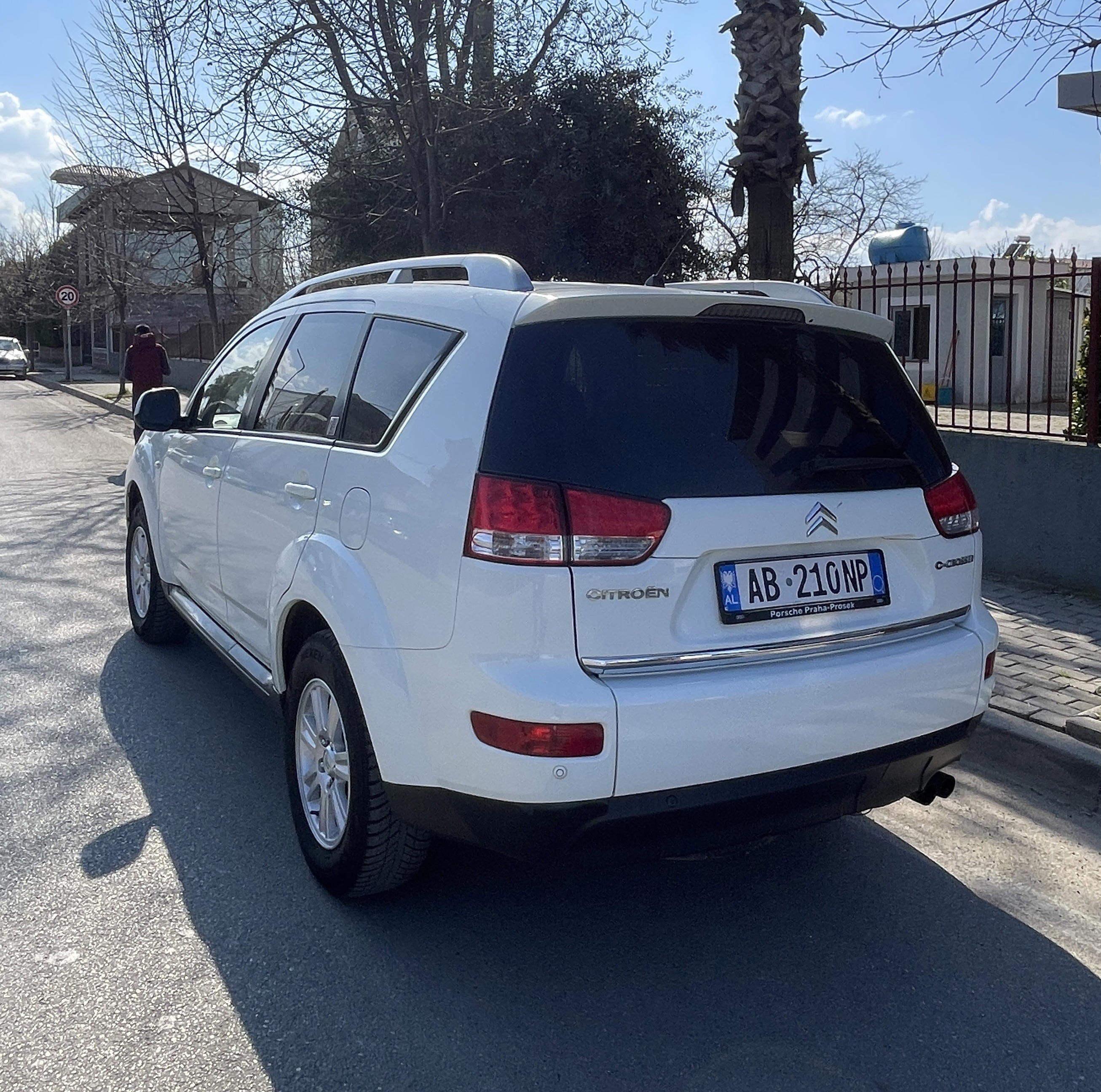 Citroen C-Crosser - side view
