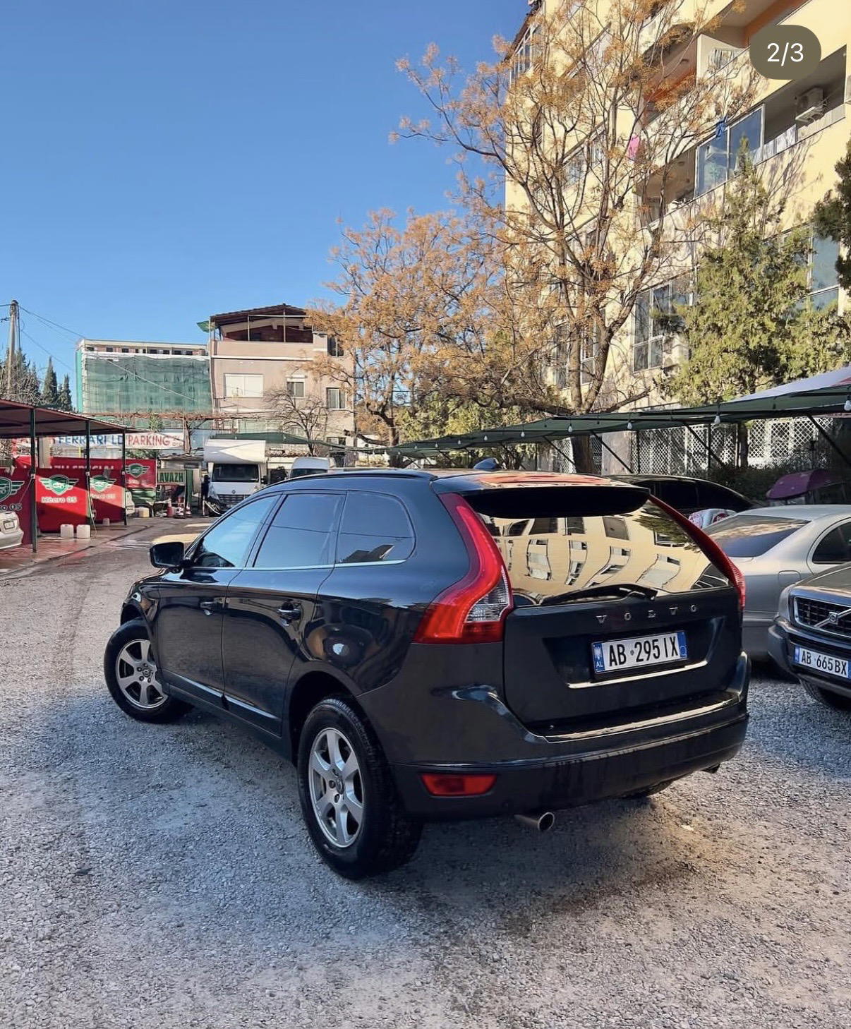 Volvo XC60 - side view