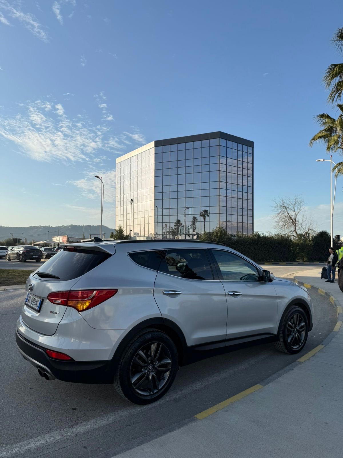 Hyundai Santa Fe - side view