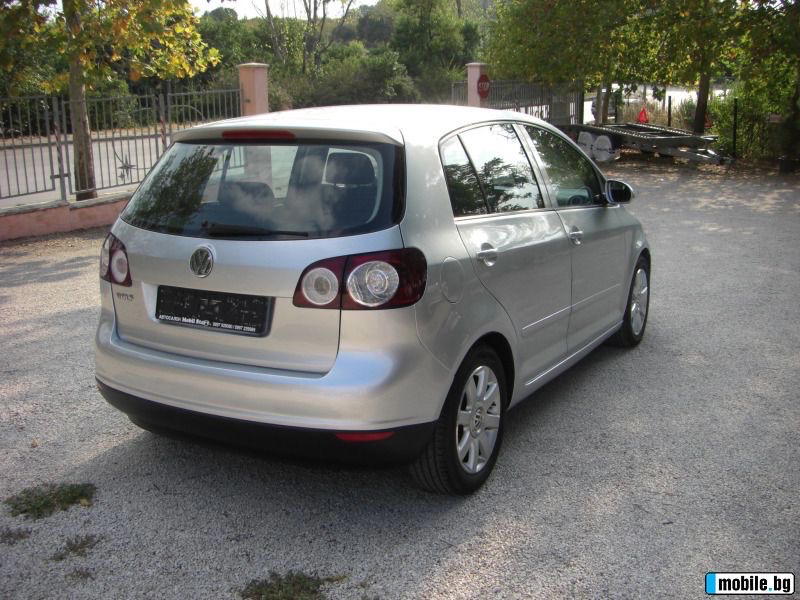 Volkswagen Golf - side view