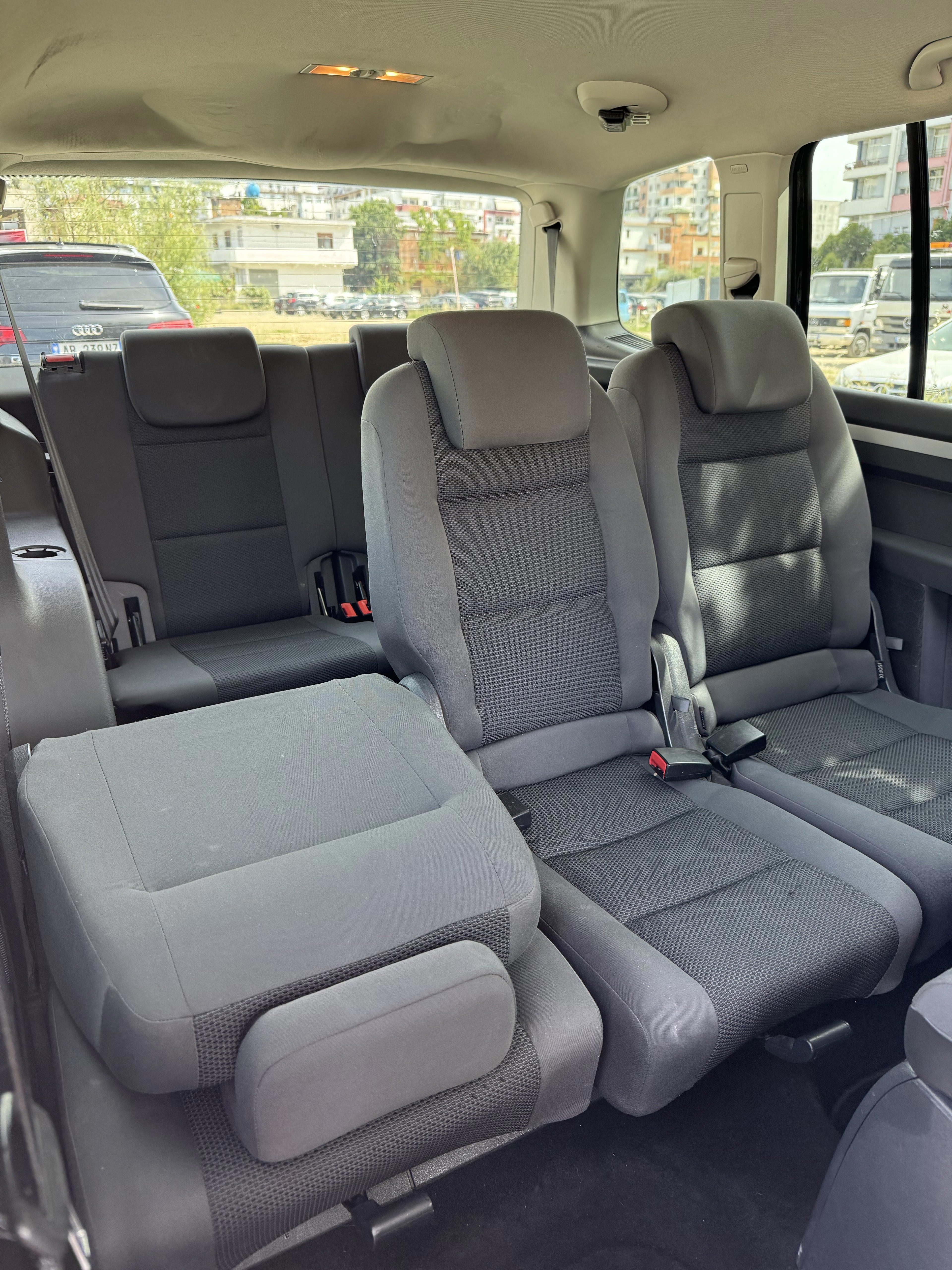 Volkswagen Touran - photo 4