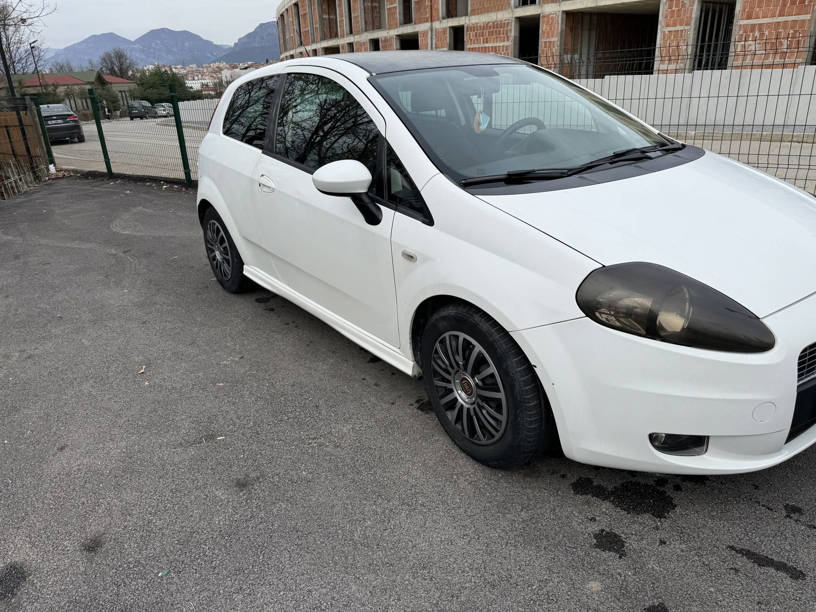 FIAT Grande Punto - side view