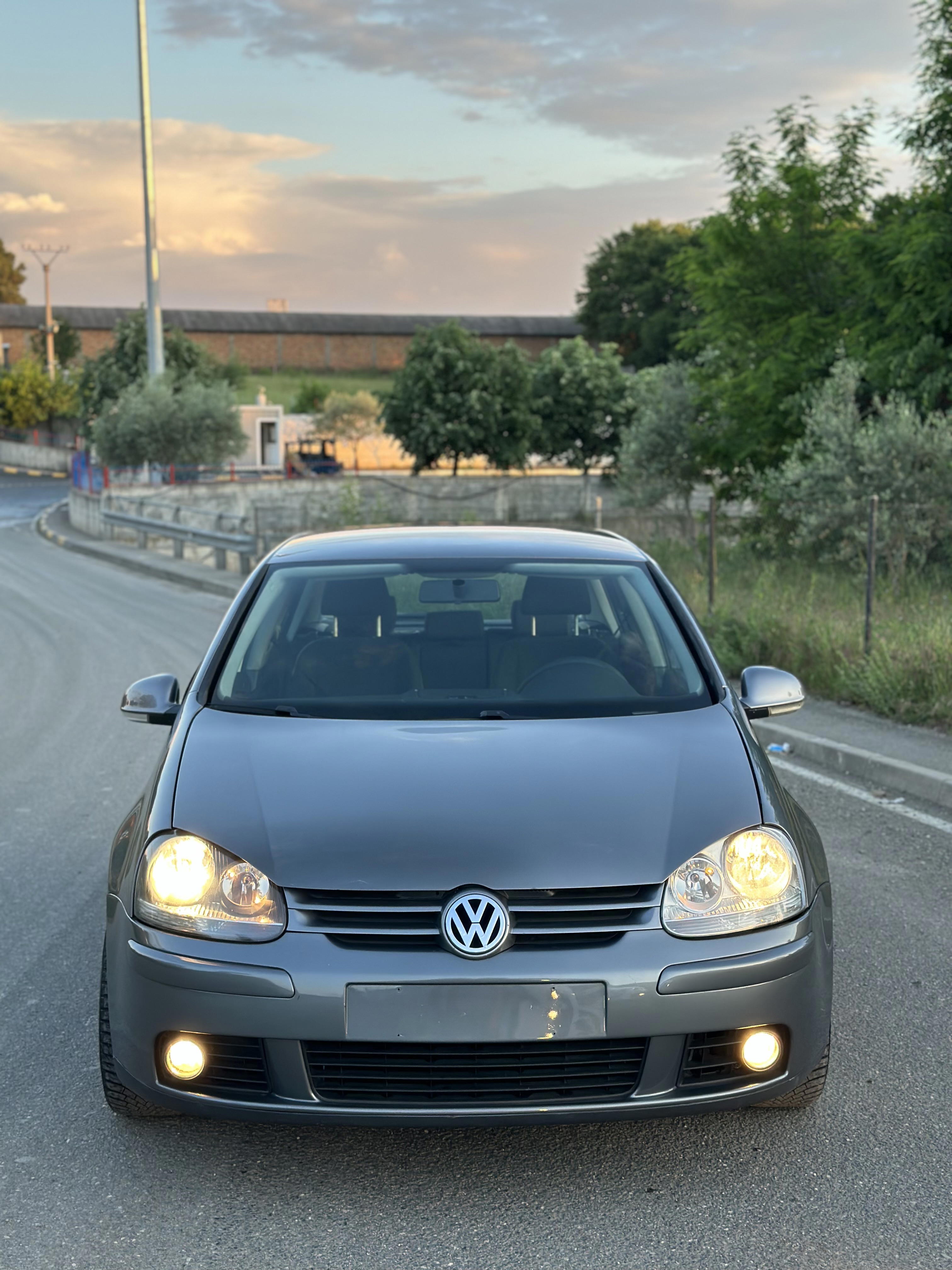 Volkswagen Golf - side view