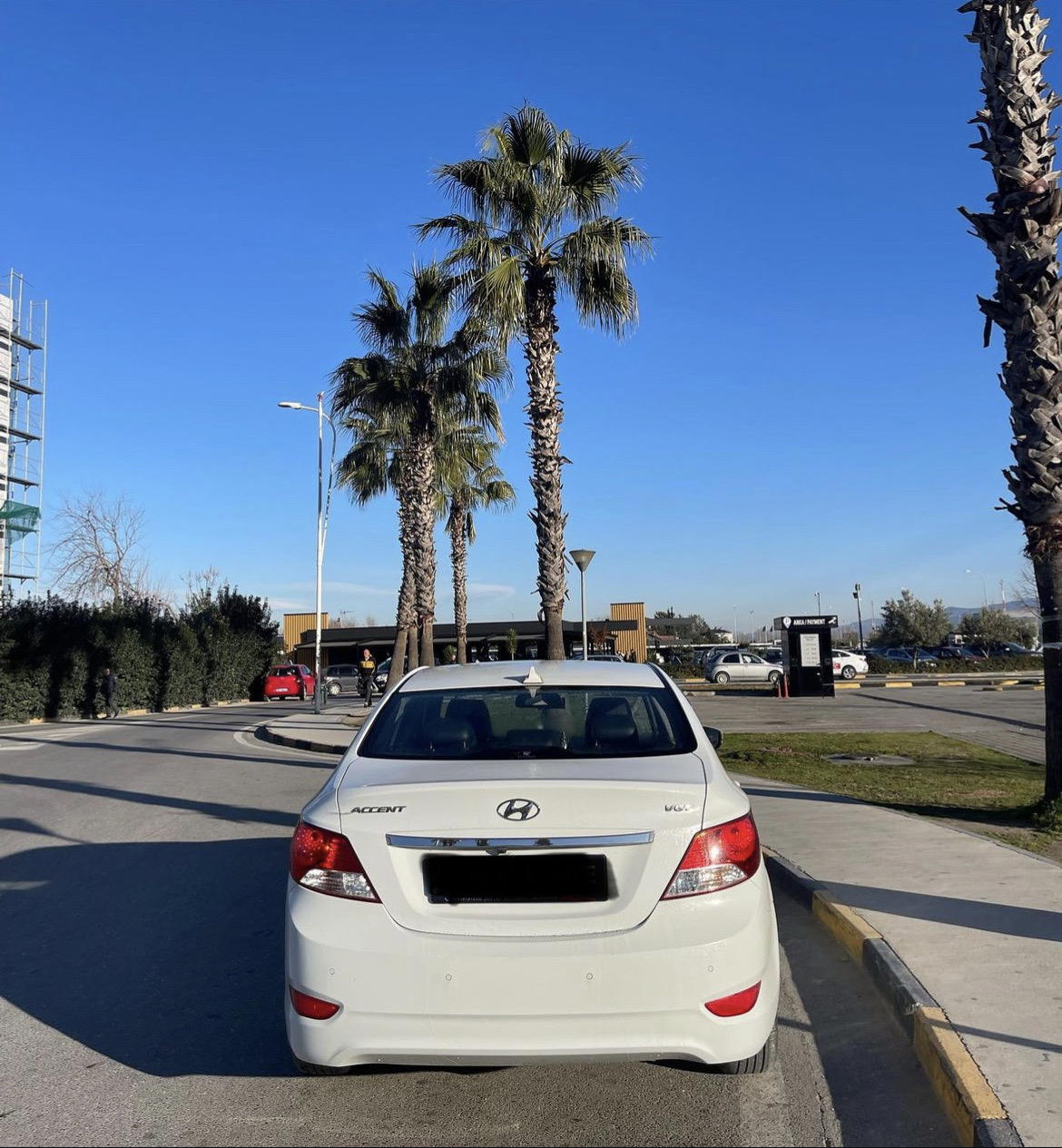 Hyundai Accent - side view