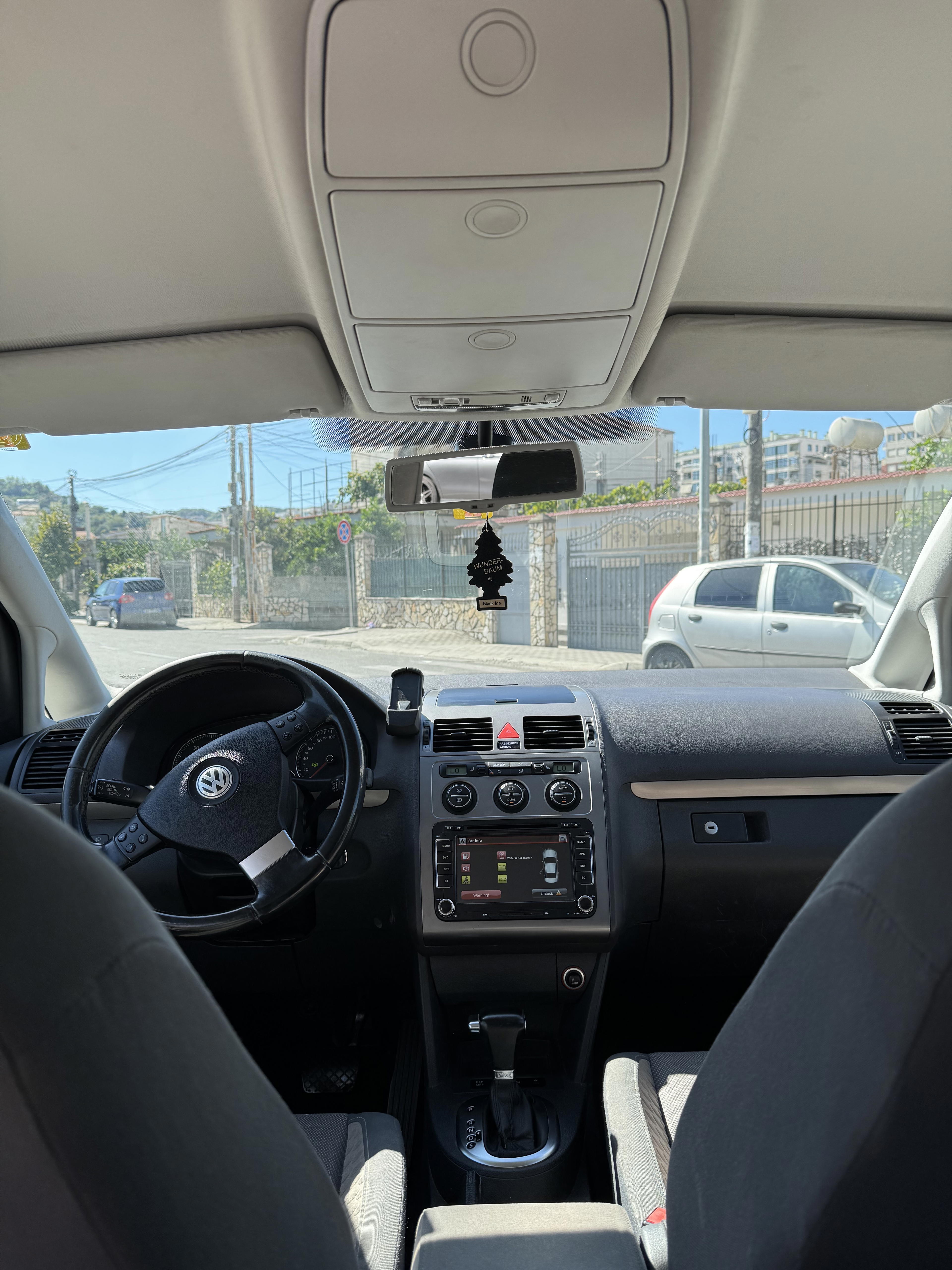 Volkswagen Touran - photo 4